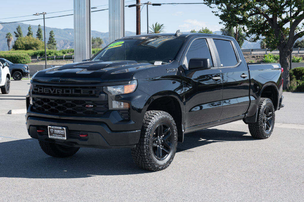 Used 2023 Chevrolet Silverado 1500 Custom Trail Boss w/ LPO, Dark Essentials Package AWD/4WD image 8