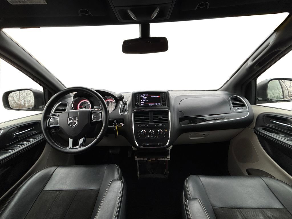 Used 2019 Dodge Grand Caravan SXT image 17