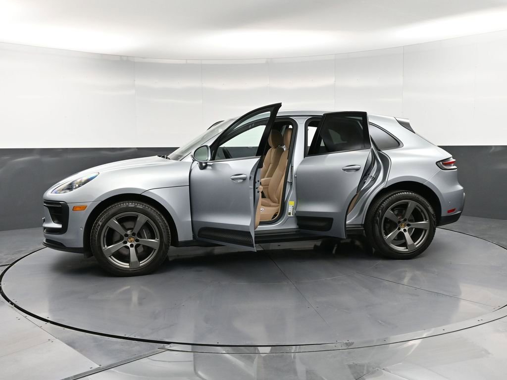 Certified 2022 Porsche Macan image 36