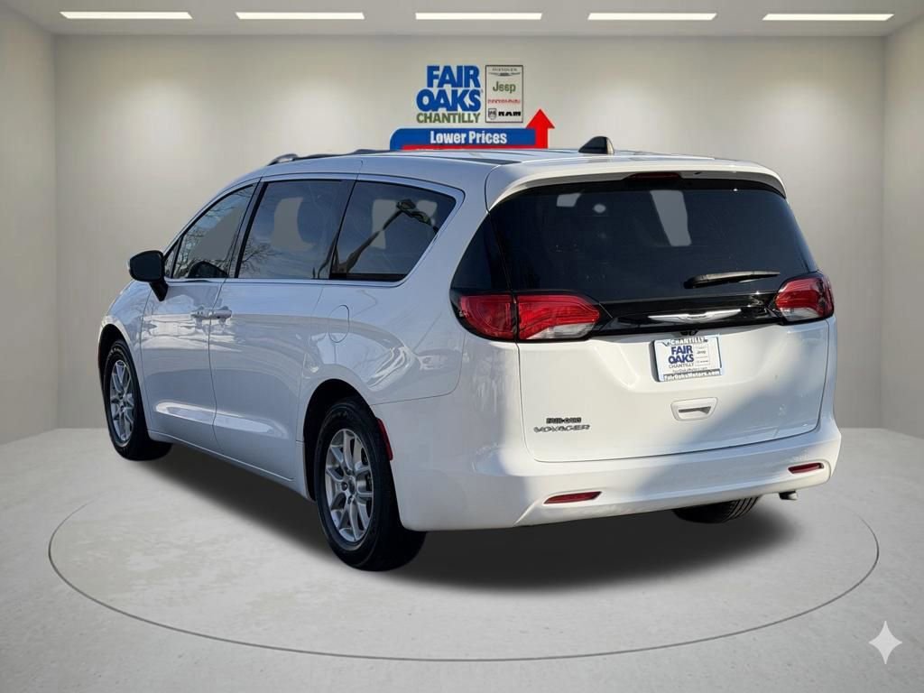 Used 2022 Chrysler Voyager LX image 10
