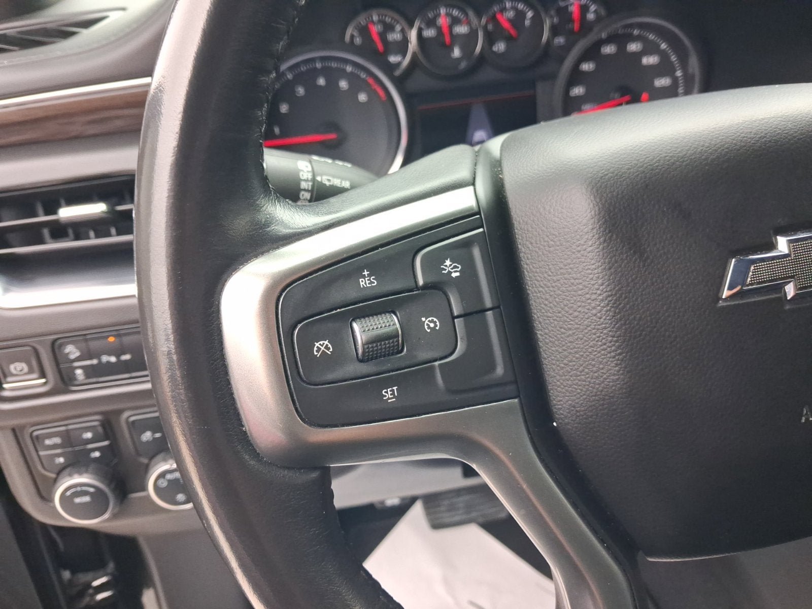 Used 2021 Chevrolet Suburban Z71 w/ Rear Media and Nav Package AWD/4WD image 18