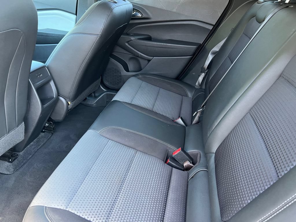 Used 2025 Chevrolet Trax LT FWD image 12