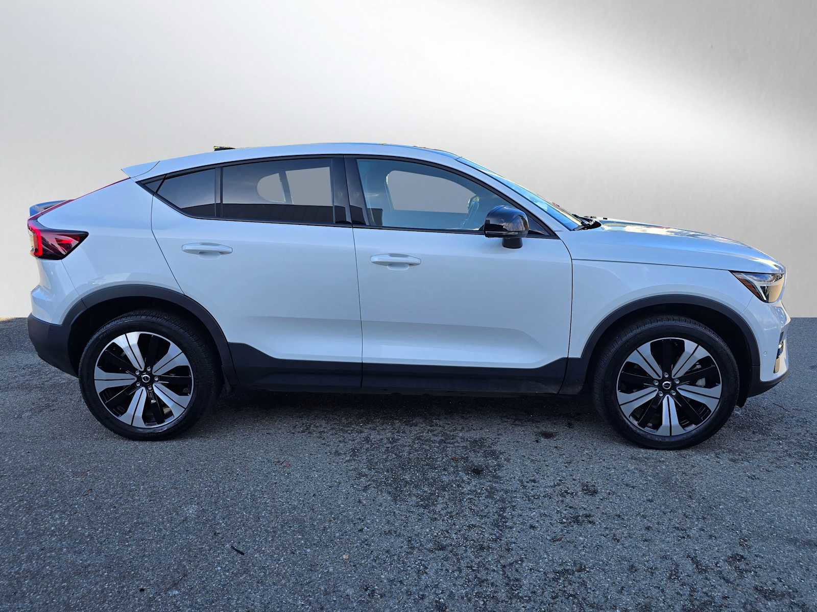 Certified 2023 Volvo C40 P8 Recharge Plus image 2