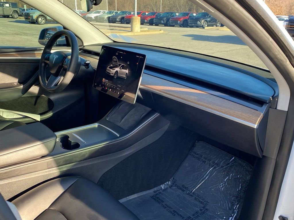 Used 2023 Tesla Model Y Long Range image 32