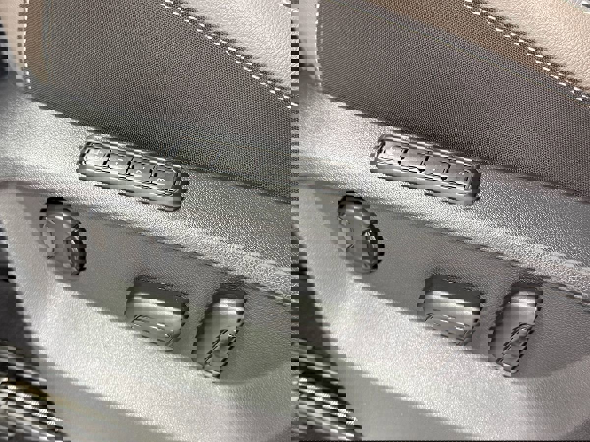 Used 2021 Volkswagen Atlas Cross Sport SEL Premium image 29