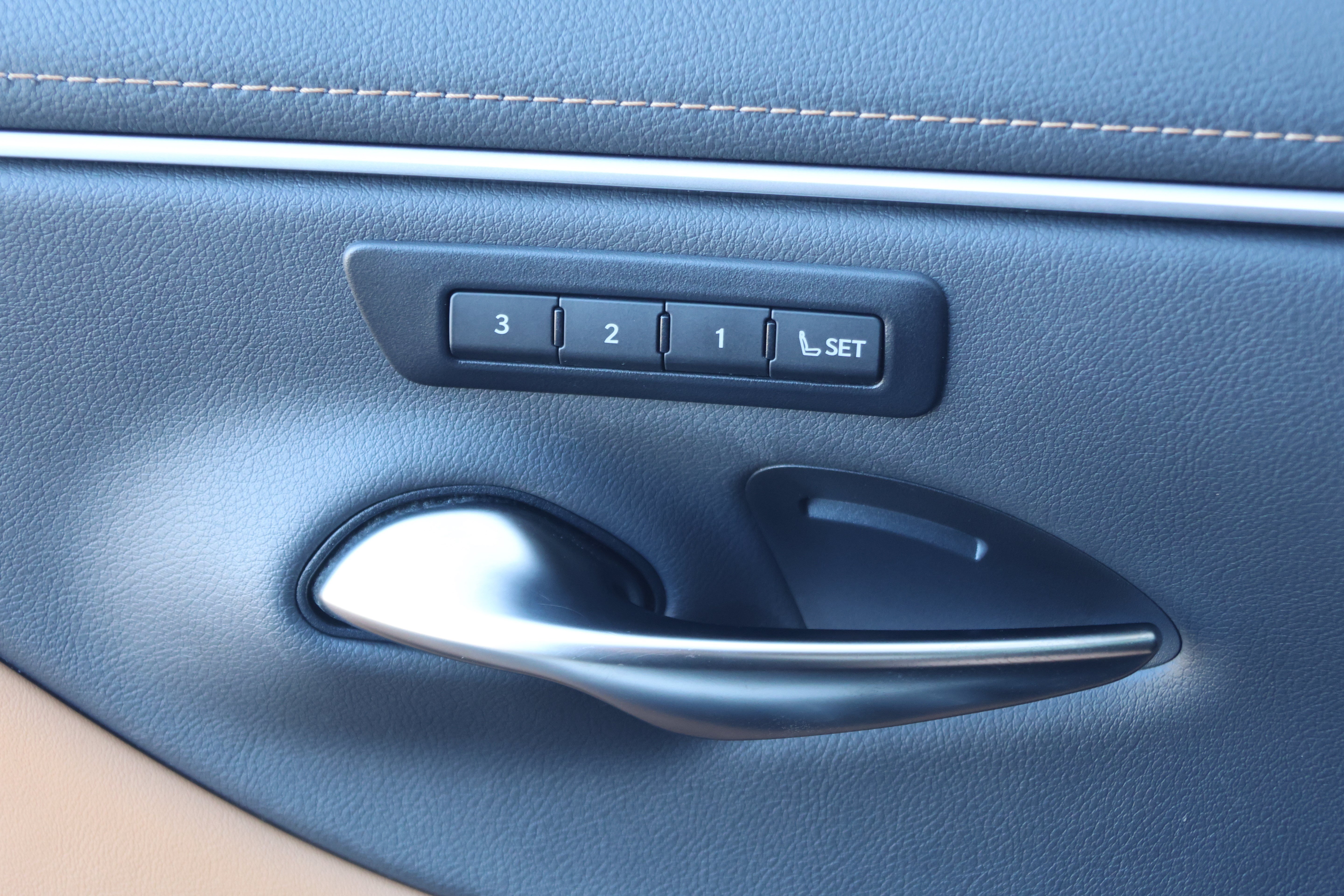 Certified 2025 Lexus ES 350 w/ Technology Package FWD image 13