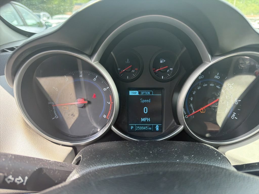 Used 2013 Chevrolet Cruze LS FWD image 2