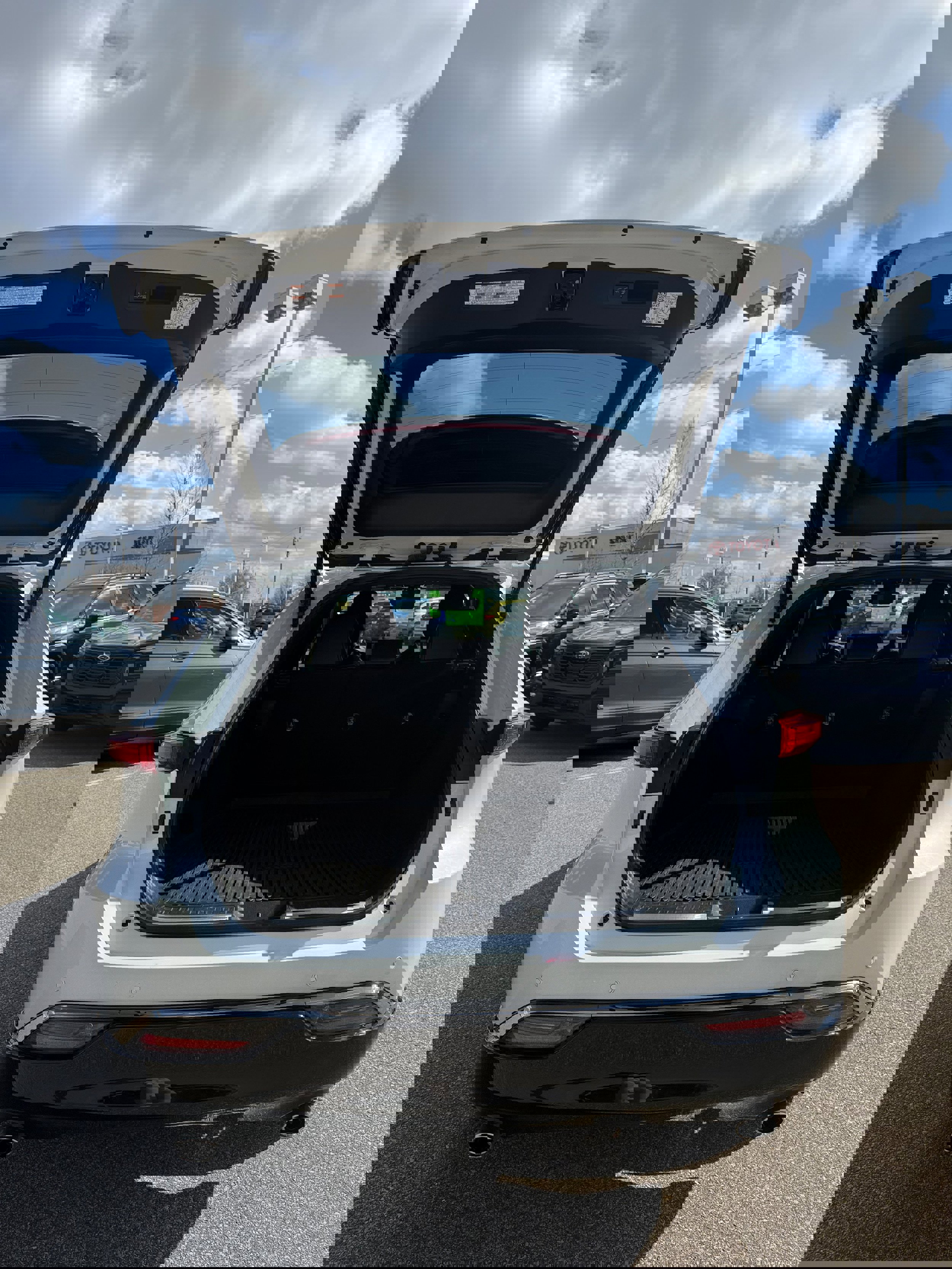 Used 2023 Toyota Venza Nightshade image 7