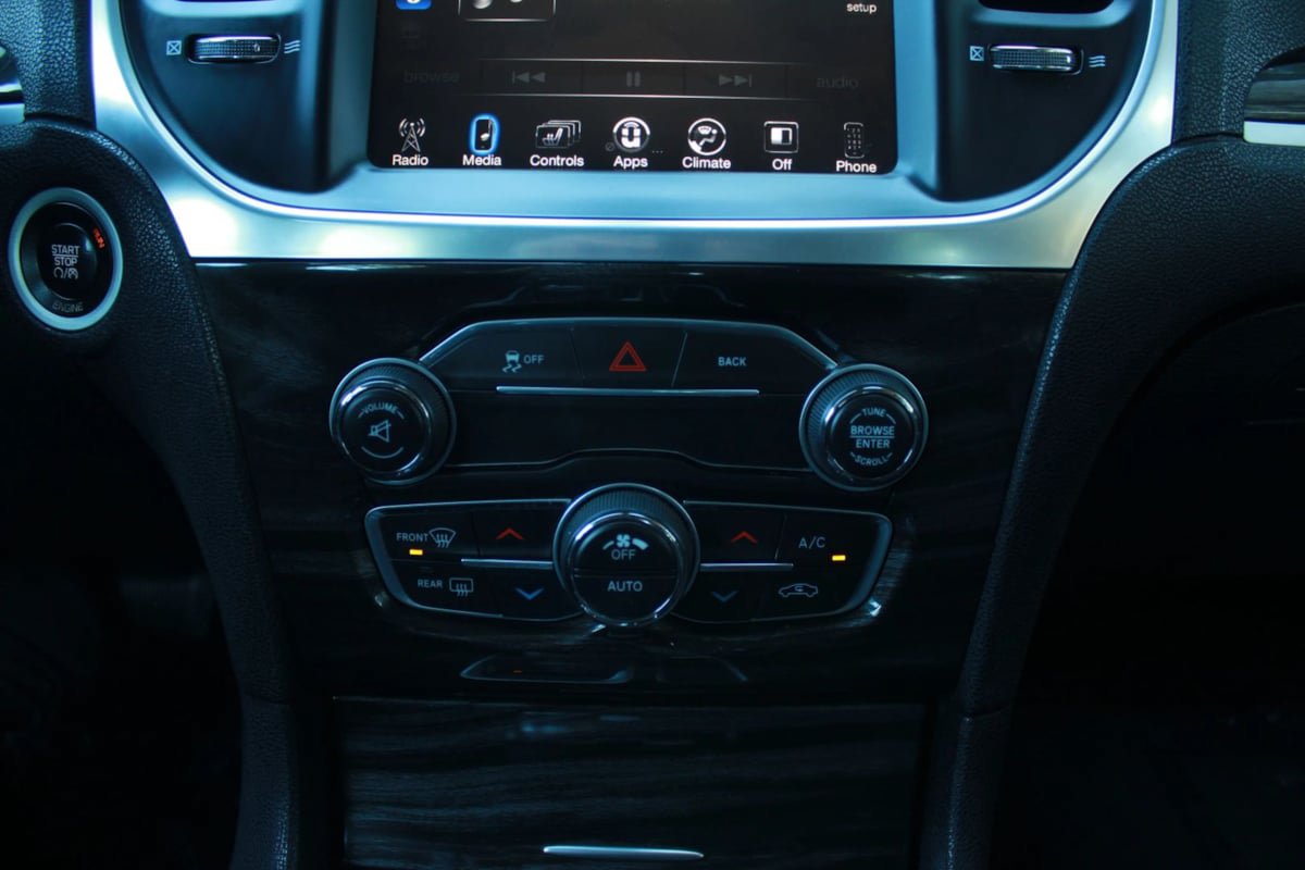 Used 2015 Chrysler 300 Limited RWD image 16