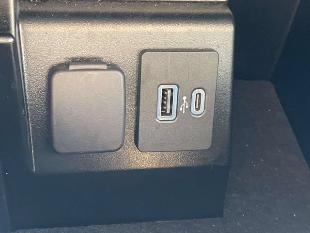 Used 2022 Ford Explorer XLT w/ Equipment Group 202A AWD/4WD image 21