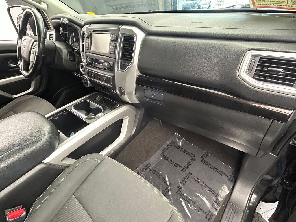 Used 2019 Nissan Titan SV w/ SV Convenience Package image 33