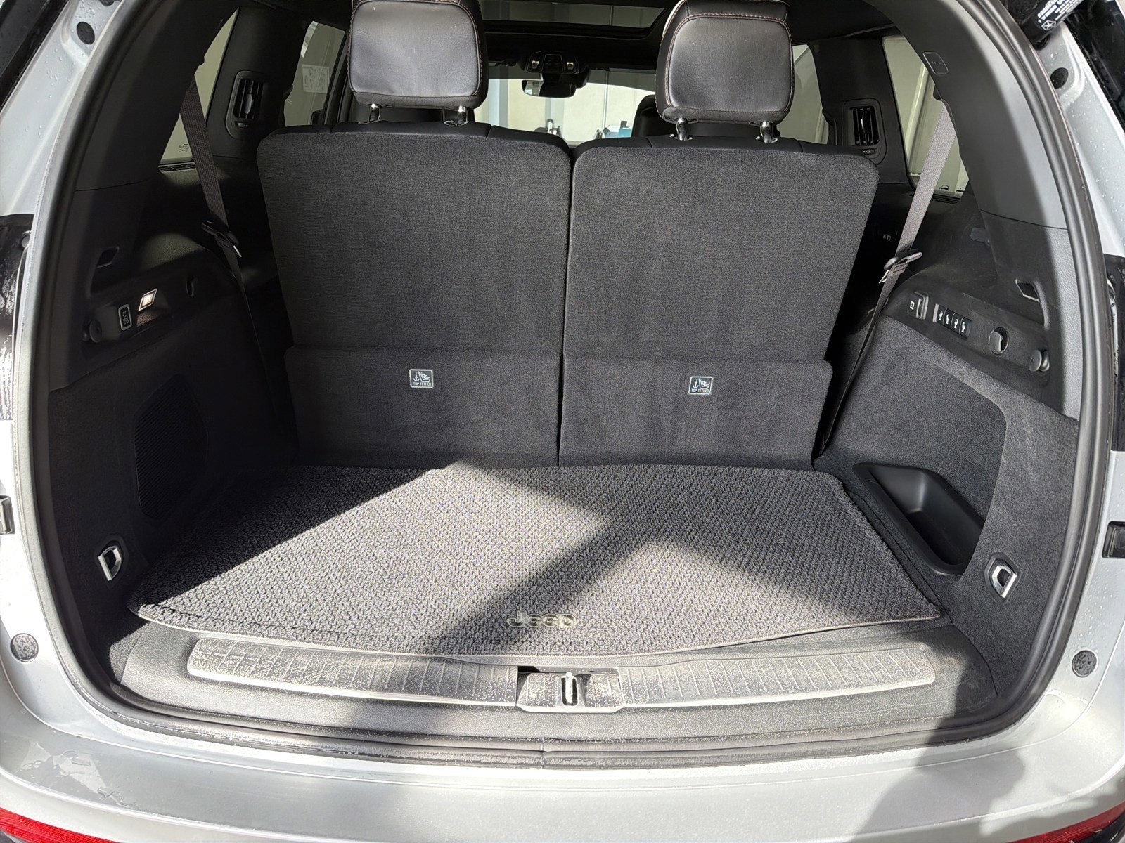 Used 2025 Jeep Grand Cherokee L Summit w/ Obsidian Package image 18