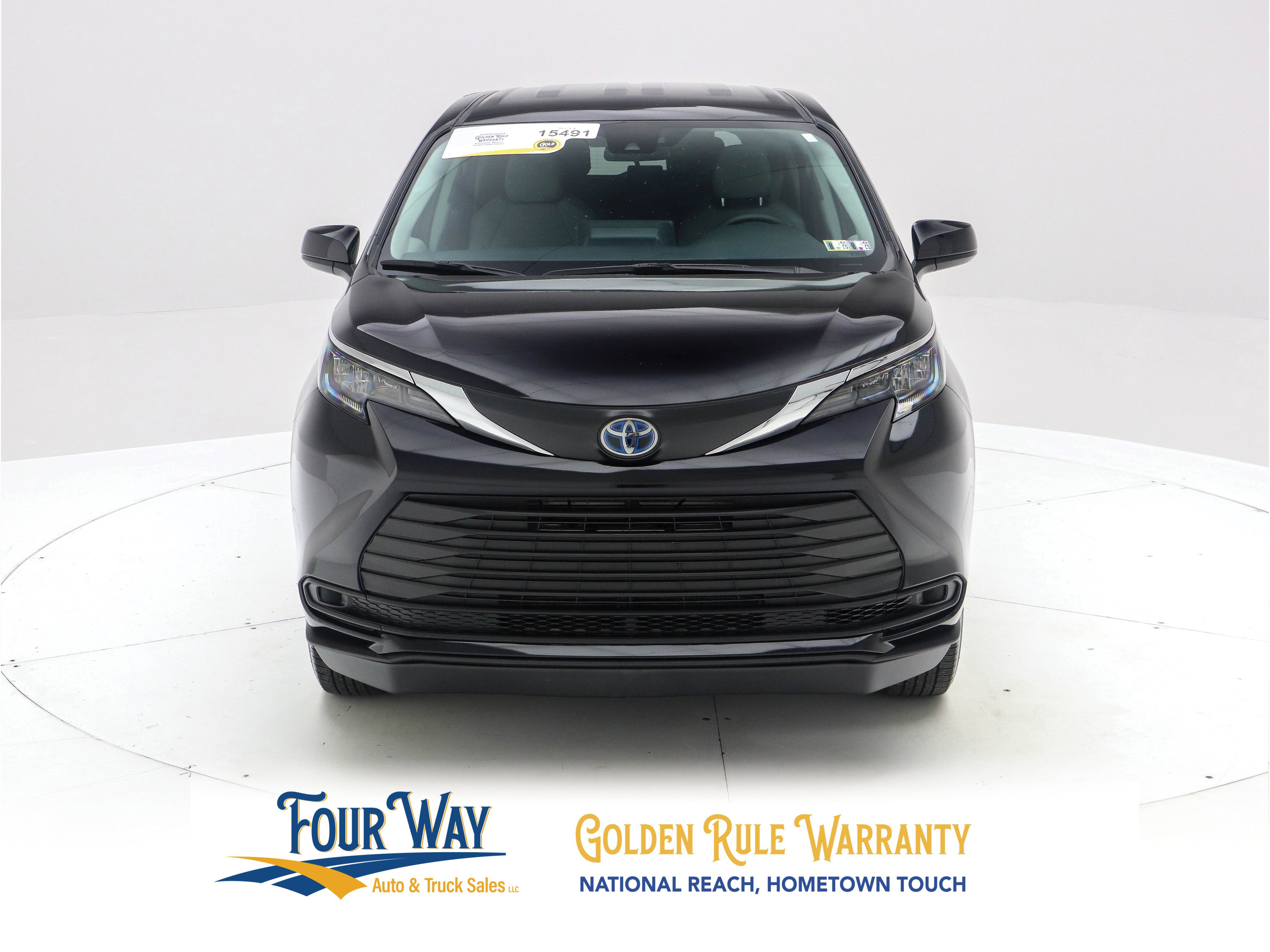 Used 2024 Toyota Sienna LE FWD image 10