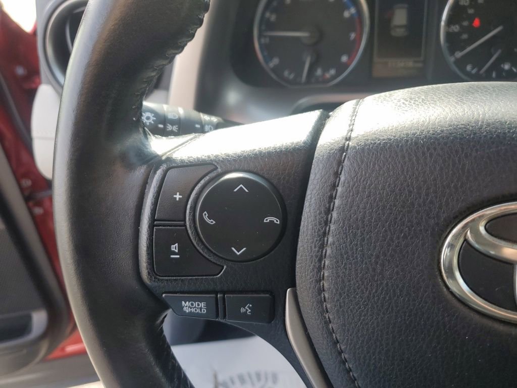 Used 2016 Toyota RAV4 Limited image 18