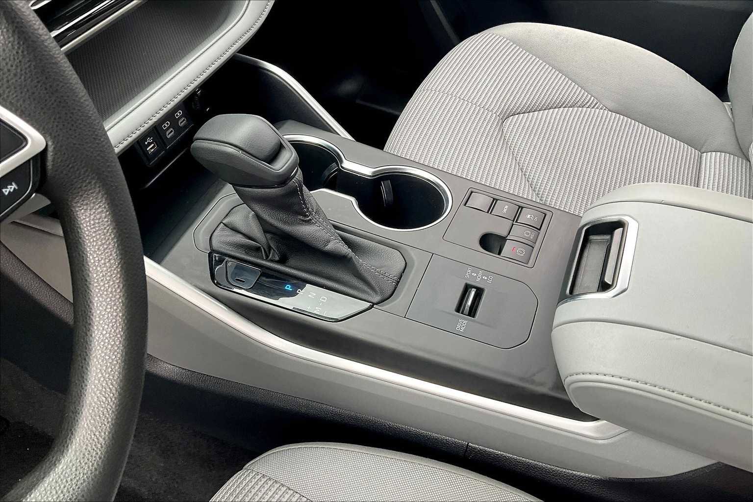 Used 2023 Toyota Highlander L image 14