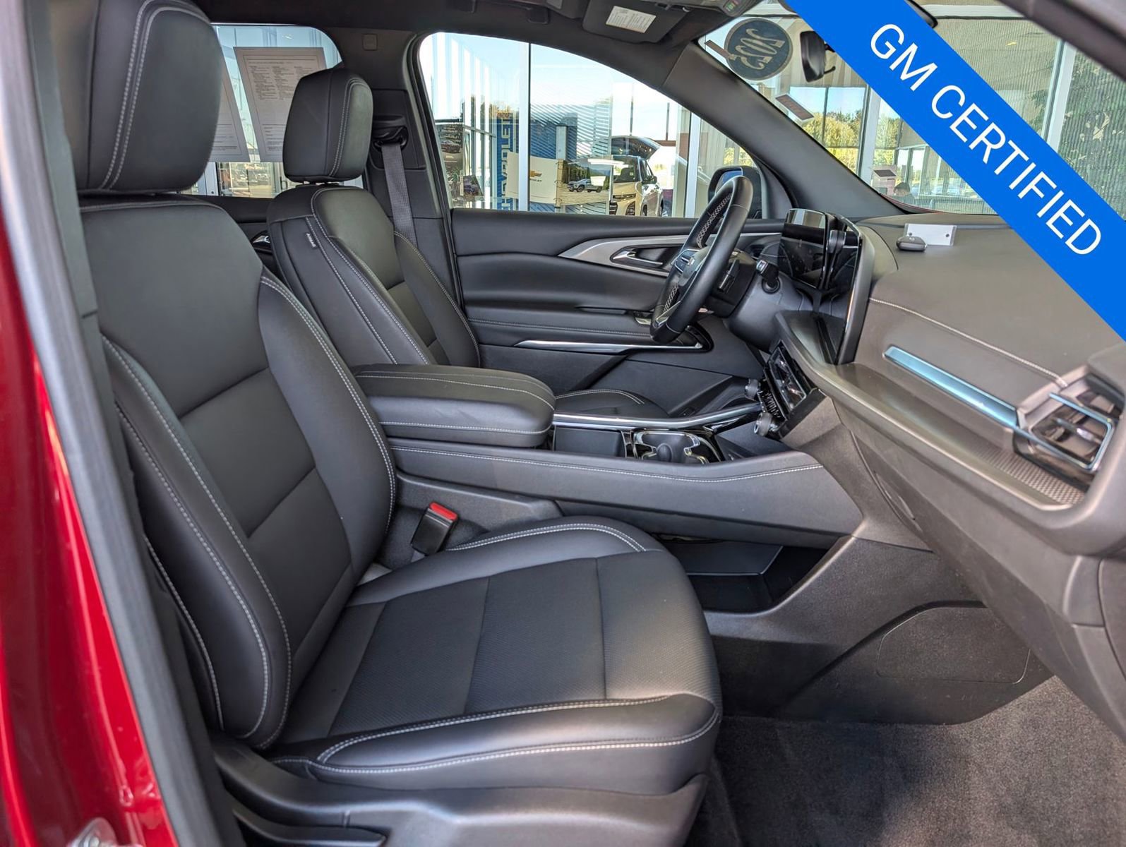 Used 2025 Chevrolet Traverse LT image 40