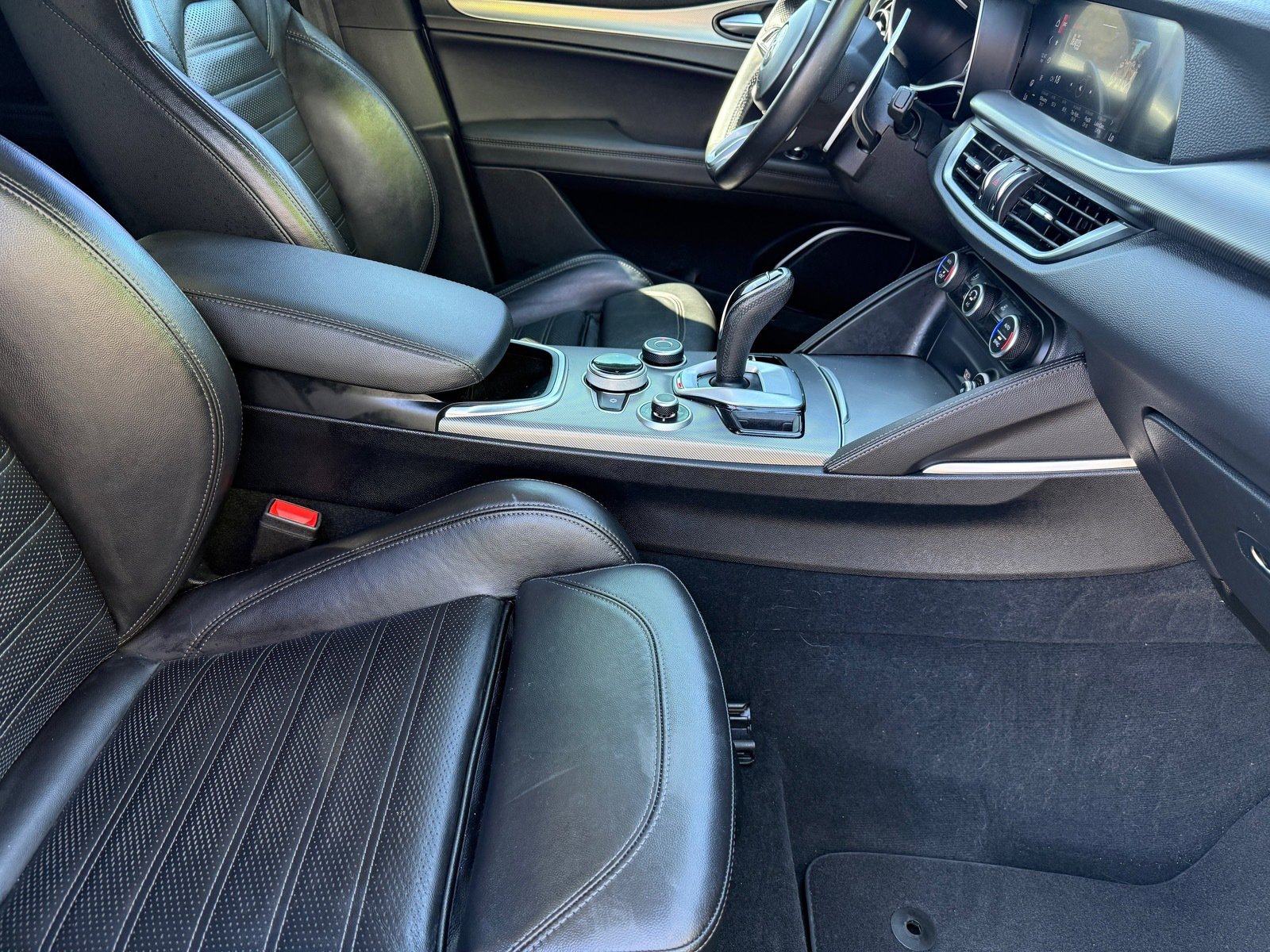 Used 2023 Alfa Romeo Stelvio Veloce image 28