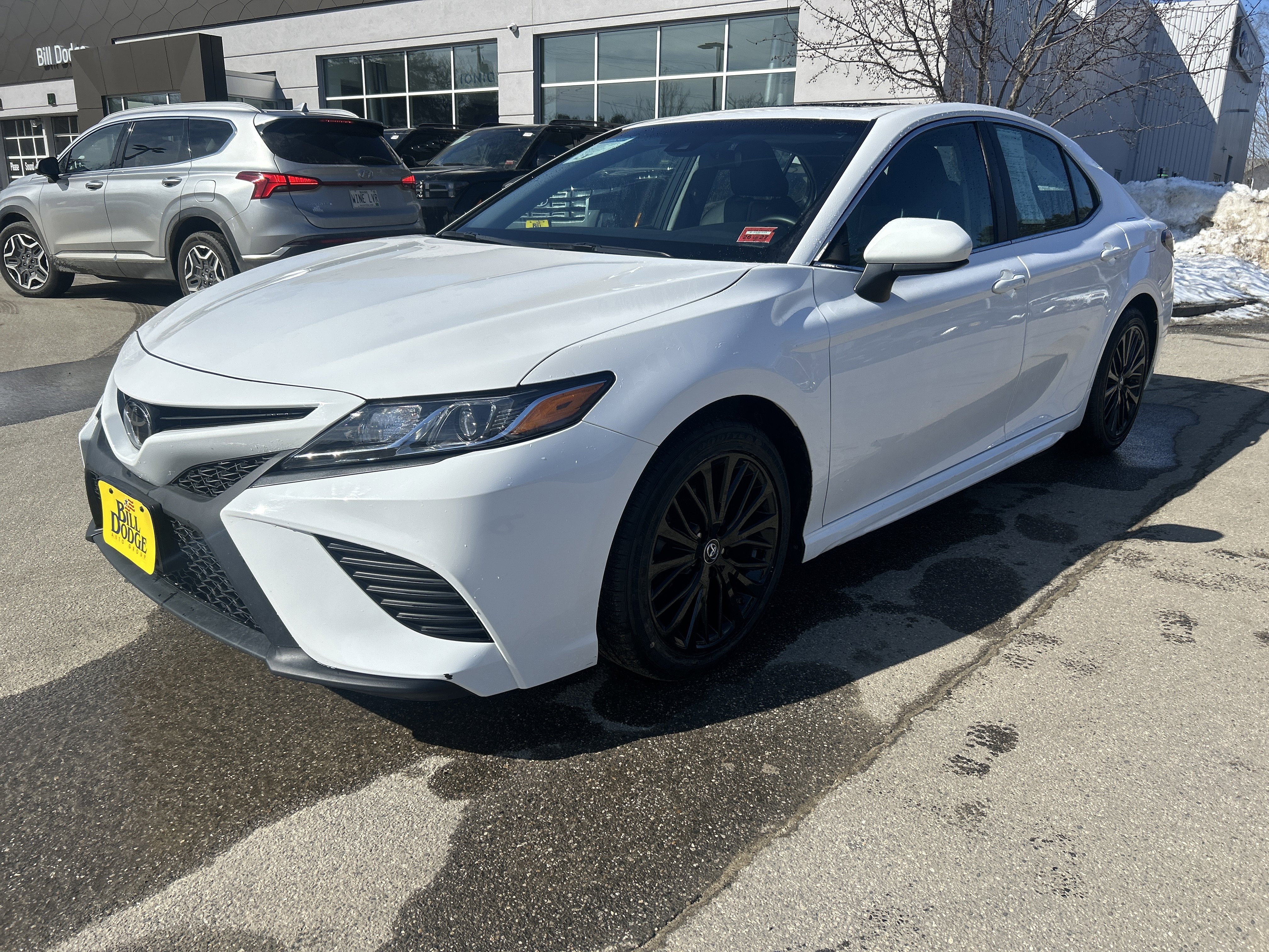 Used 2018 Toyota Camry SE w/ Moonroof Package image 1