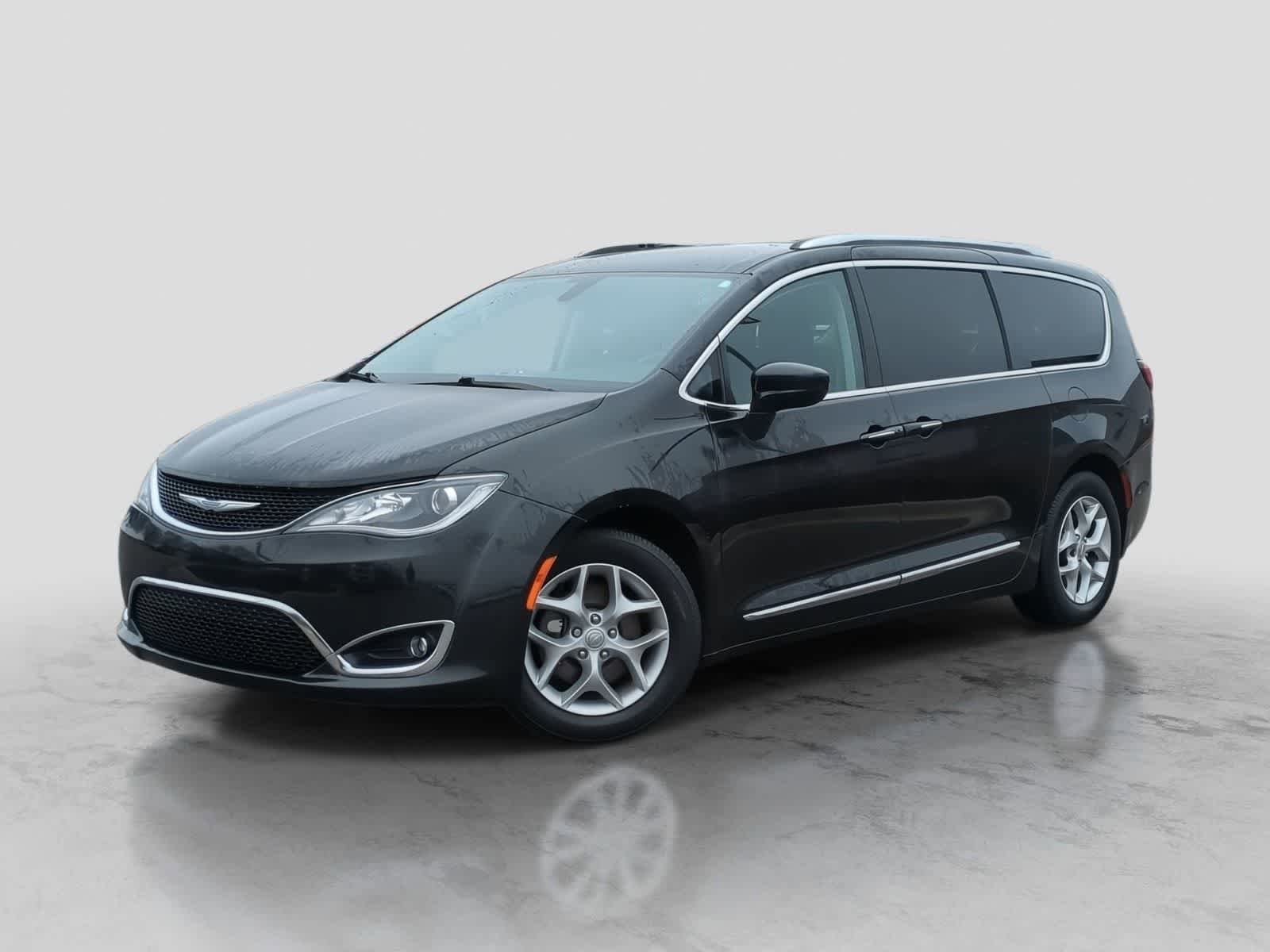 Used 2018 Chrysler Pacifica Touring-L Plus w/ Tire & Wheel Group FWD image 1
