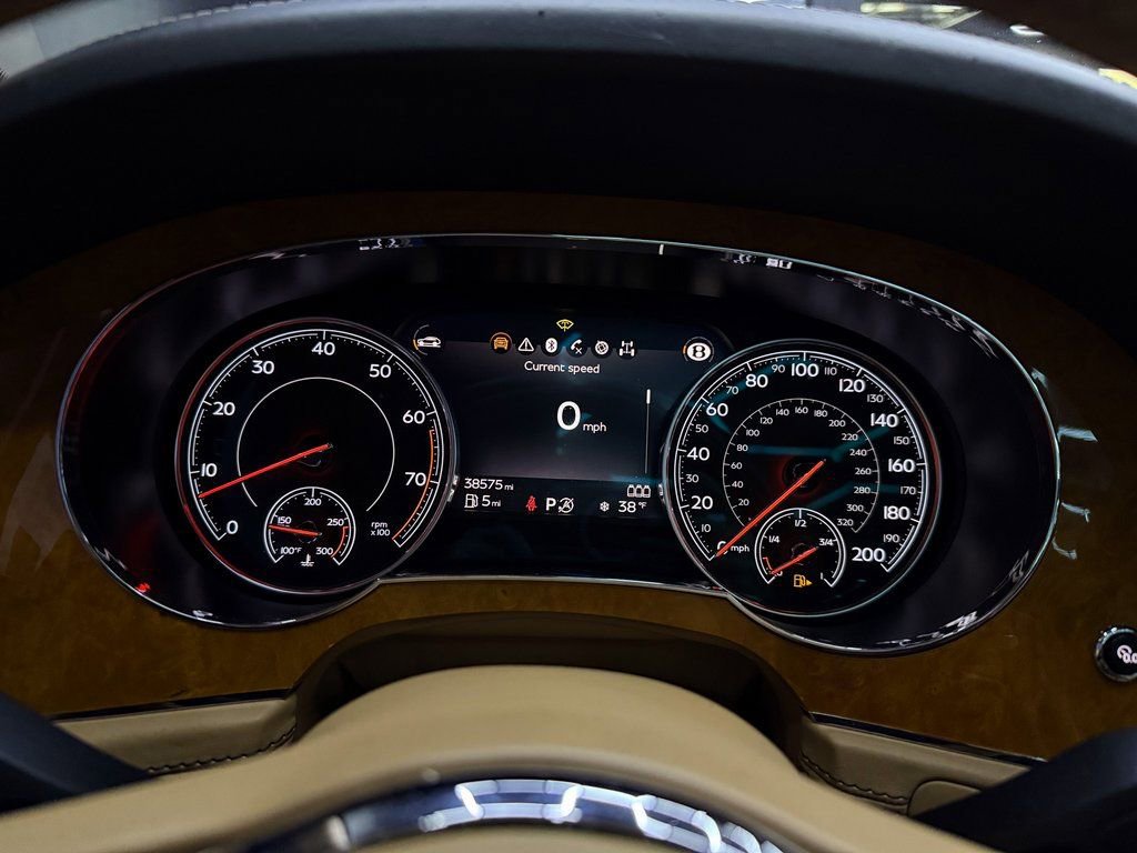 Used 2017 Bentley Bentayga image 29