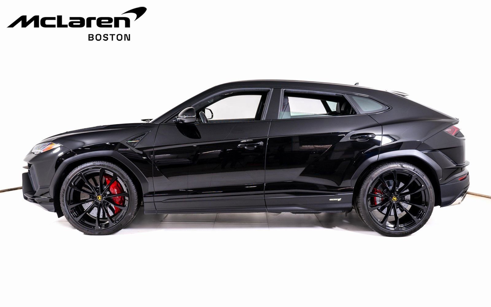 Used 2024 Lamborghini Urus S image 2