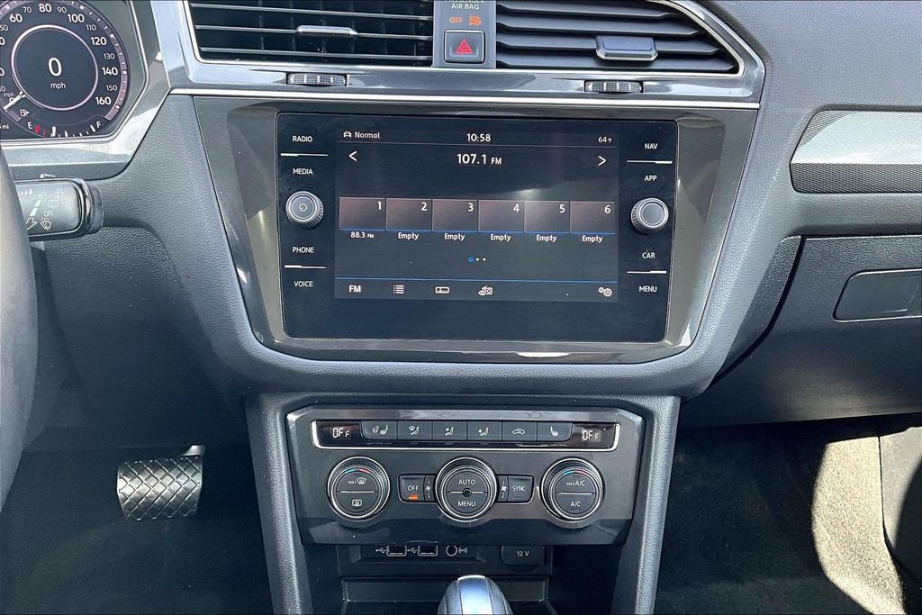 Used 2018 Volkswagen Tiguan SEL Premium image 16