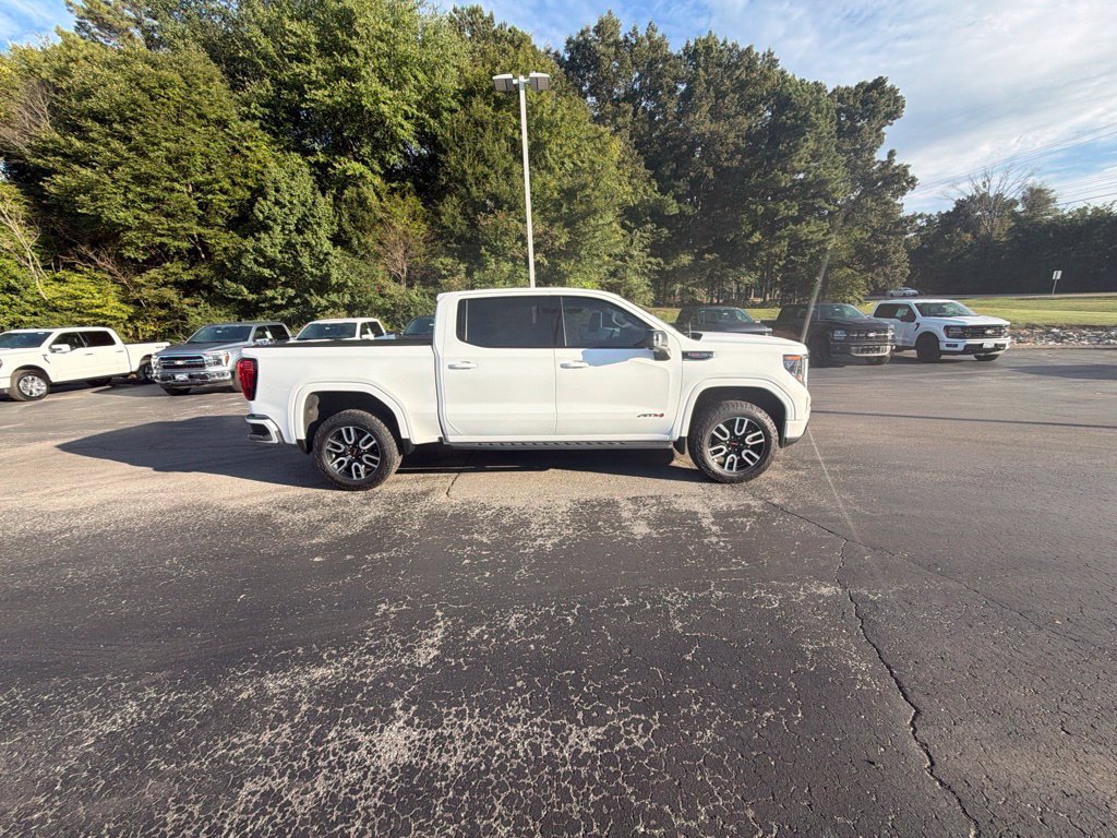 Used 2022 GMC Sierra 1500 AT4 w/ AT4 Premium Package AWD/4WD image 2