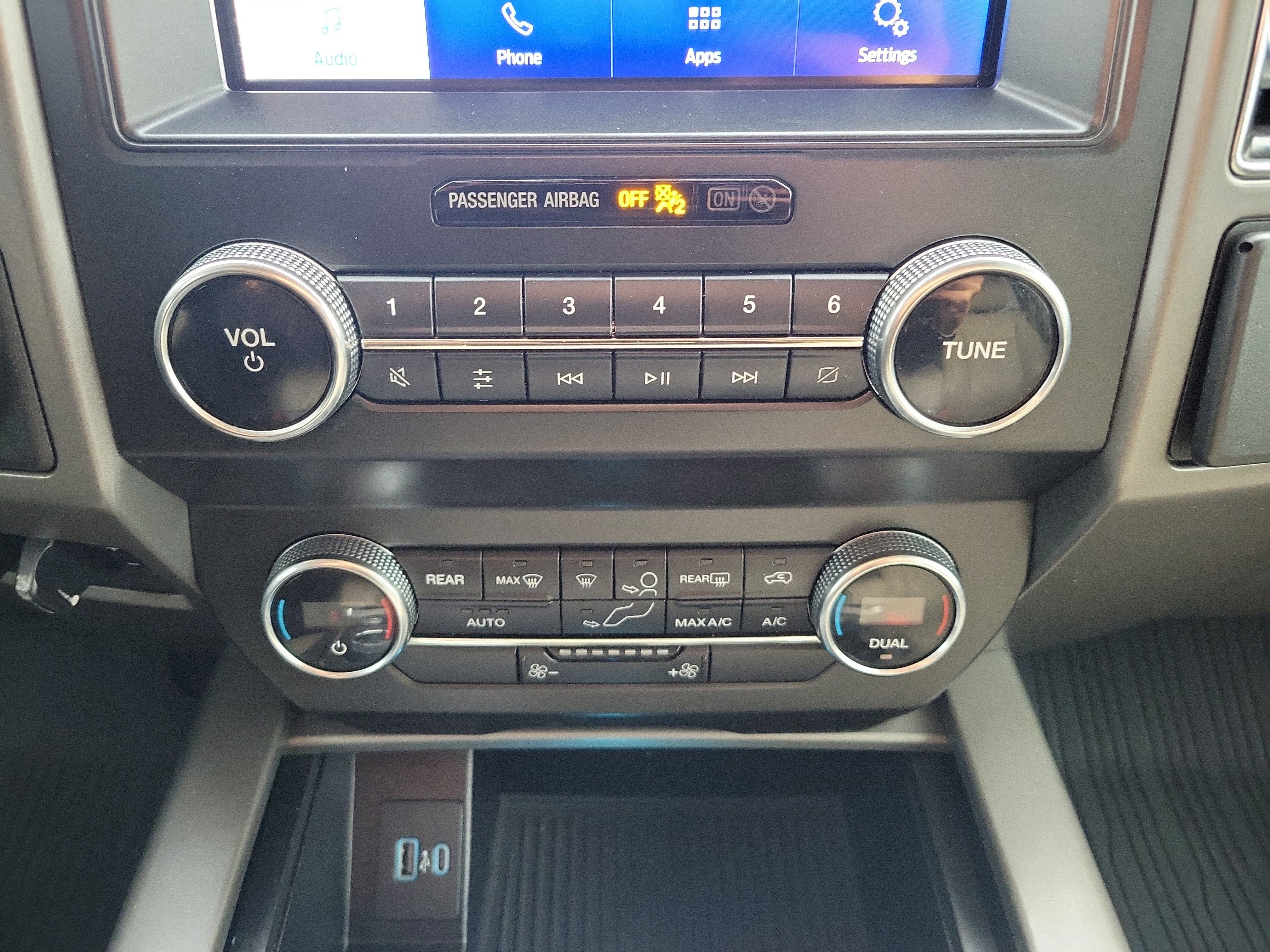 Used 2020 Ford Expedition XLT w/ FX4 Off-Road Package AWD/4WD image 32