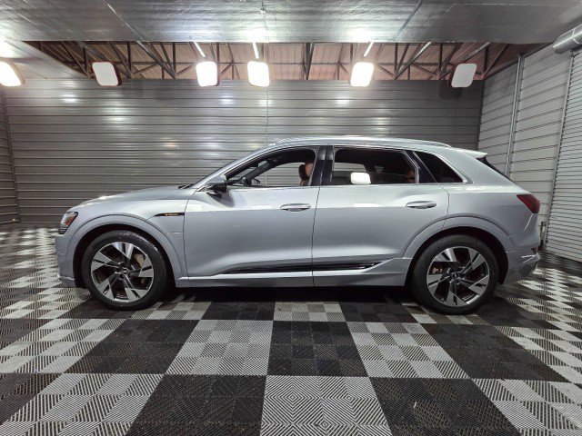 Used 2022 Audi e-tron Premium Plus image 8