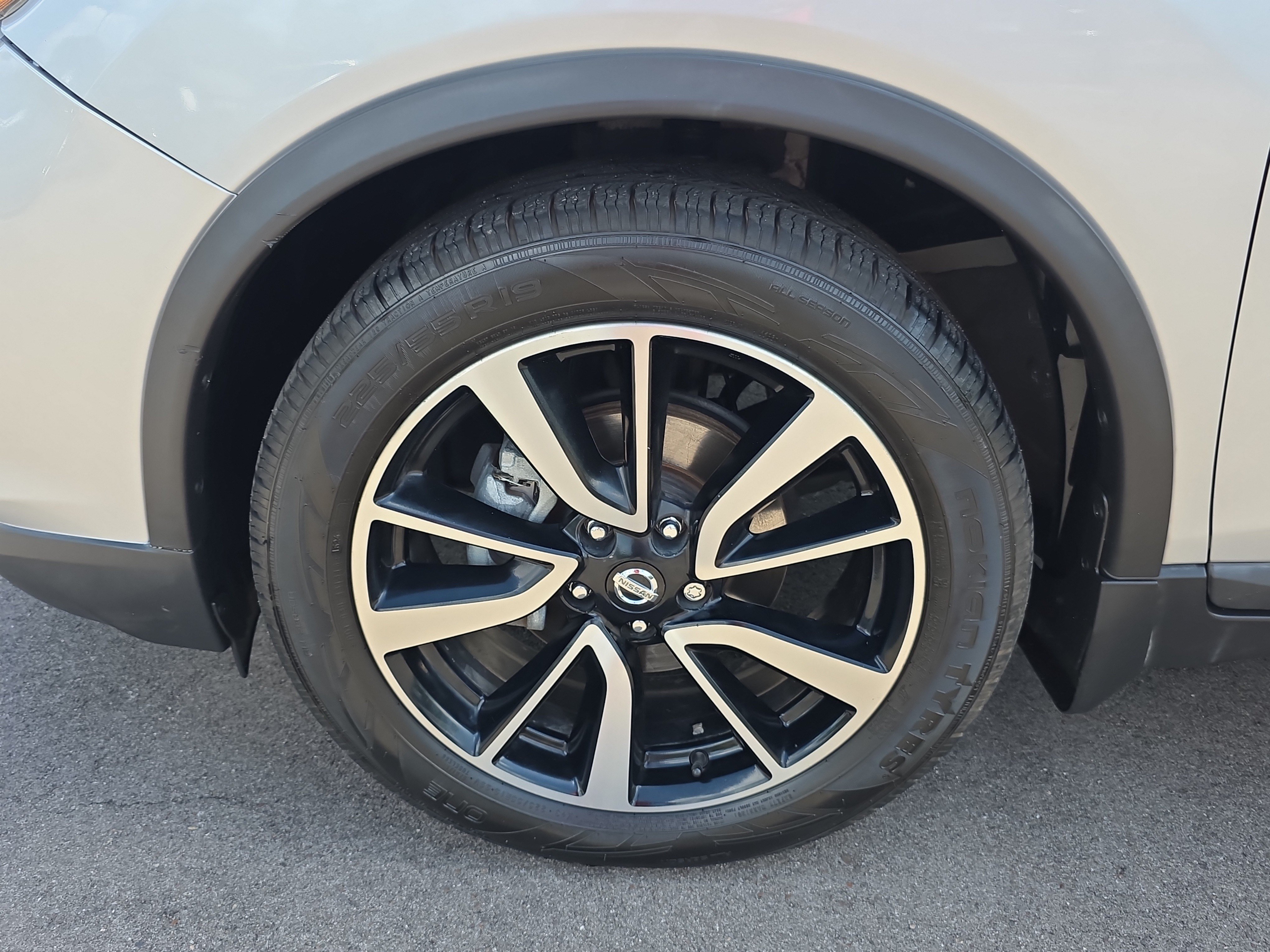 Used 2017 Nissan Rogue SL w/ SL Premium Package FWD image 9