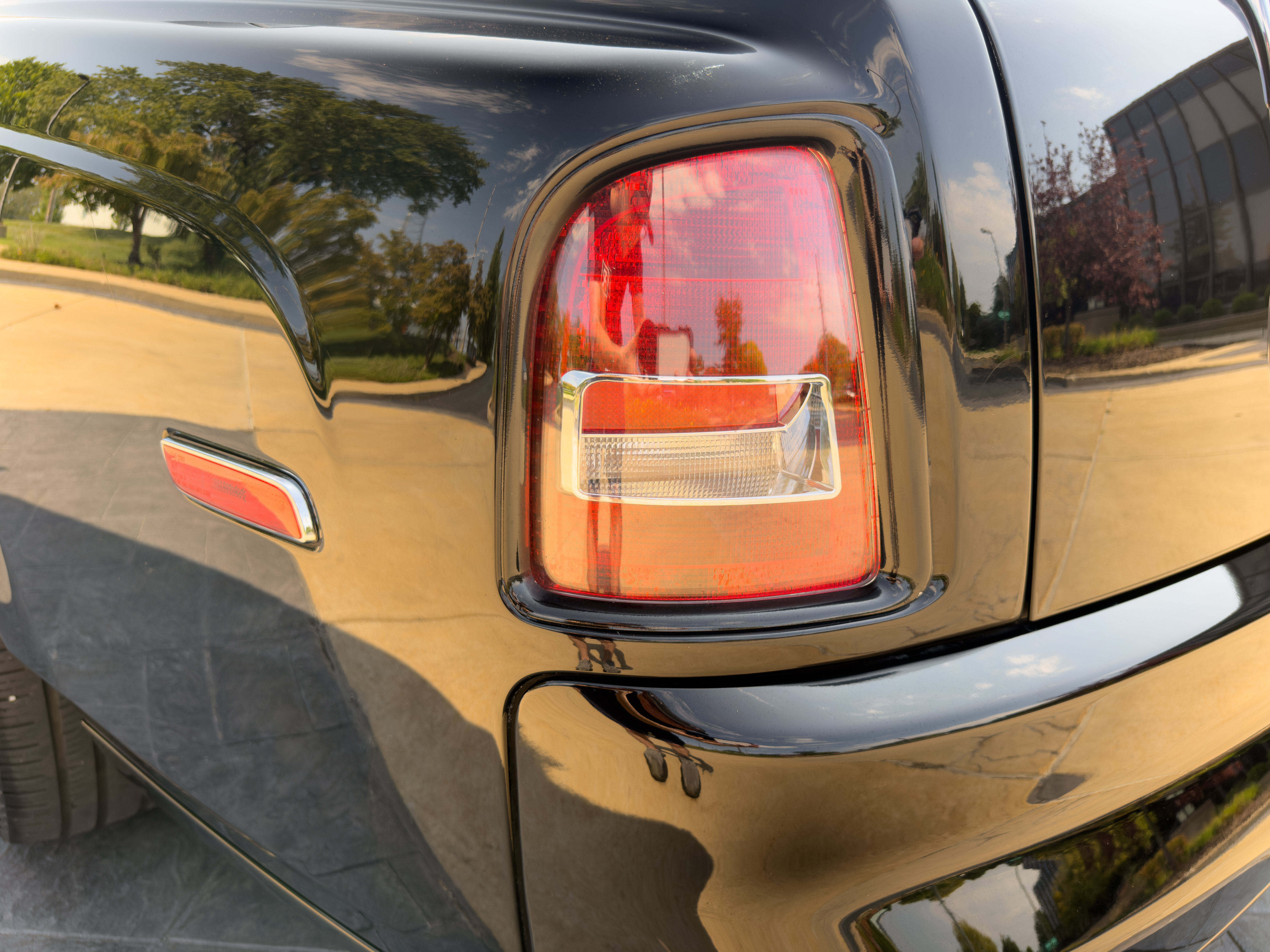 Used 2010 Rolls-Royce Phantom Sedan RWD image 12