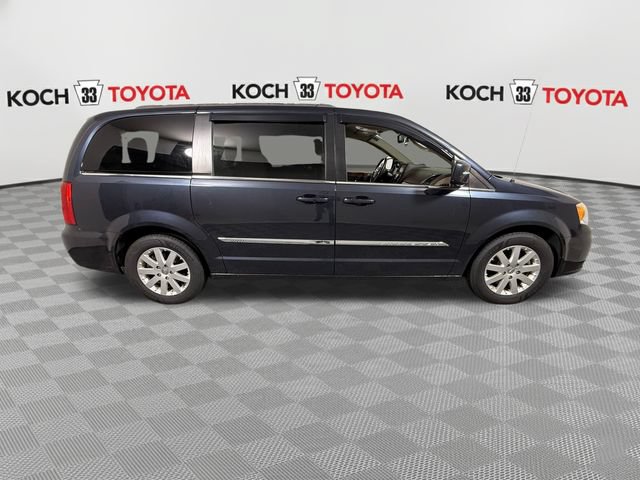 Used 2014 Chrysler Town & Country Touring FWD image 9