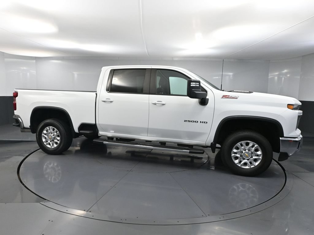 Used 2025 Chevrolet Silverado 2500 LT AWD/4WD image 3