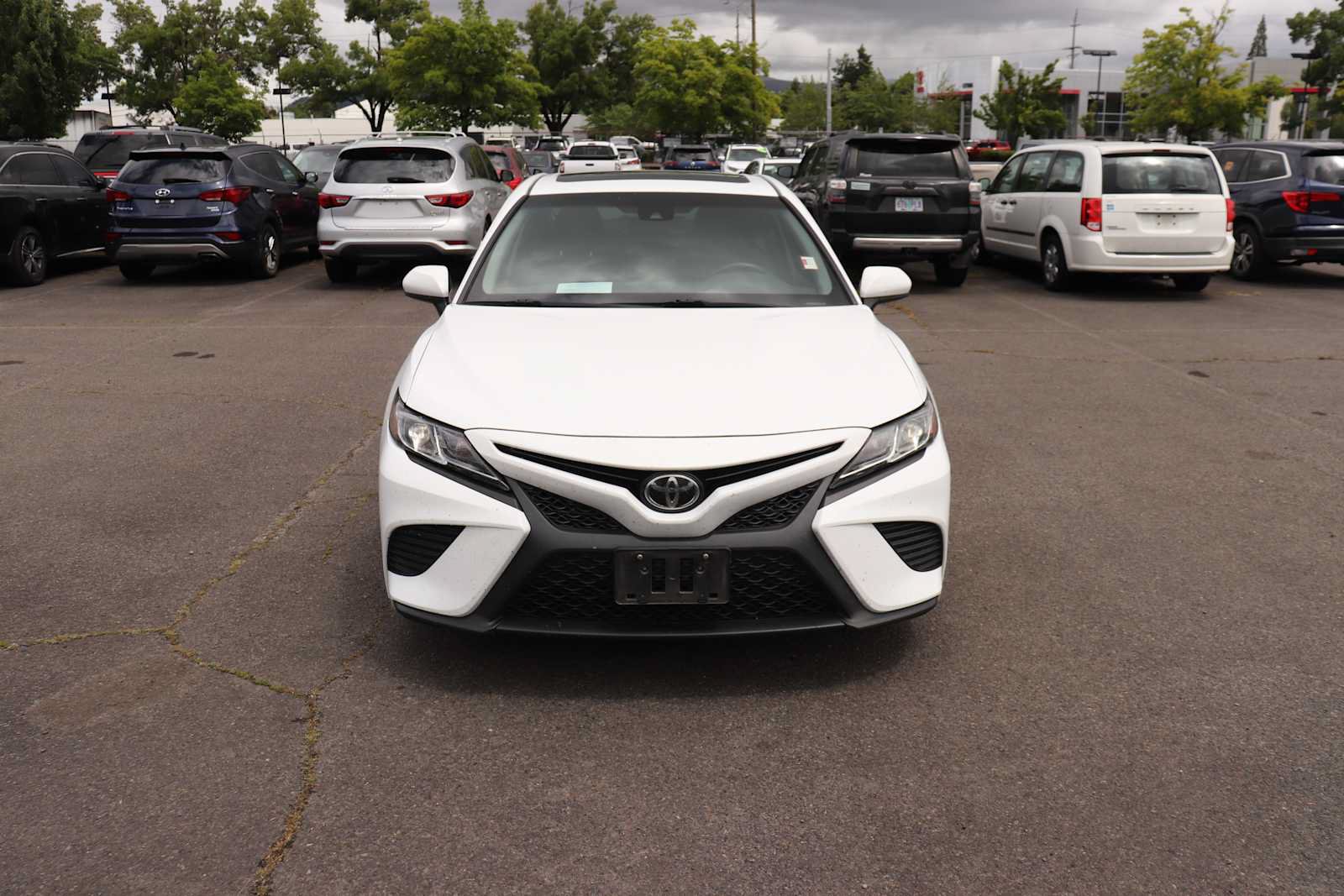 Certified 2018 Toyota Camry SE w/ Moonroof Package FWD image 2