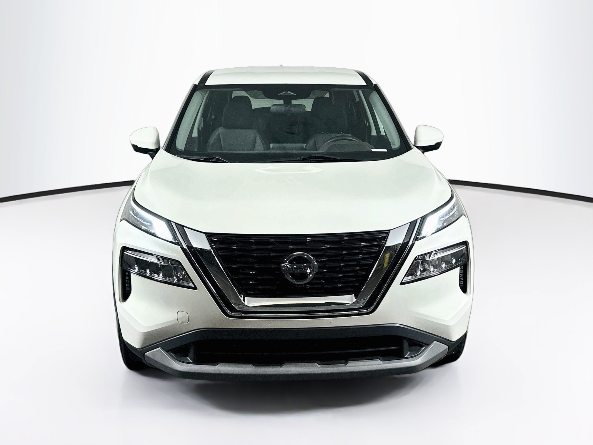 Used 2021 Nissan Rogue SV FWD image 2