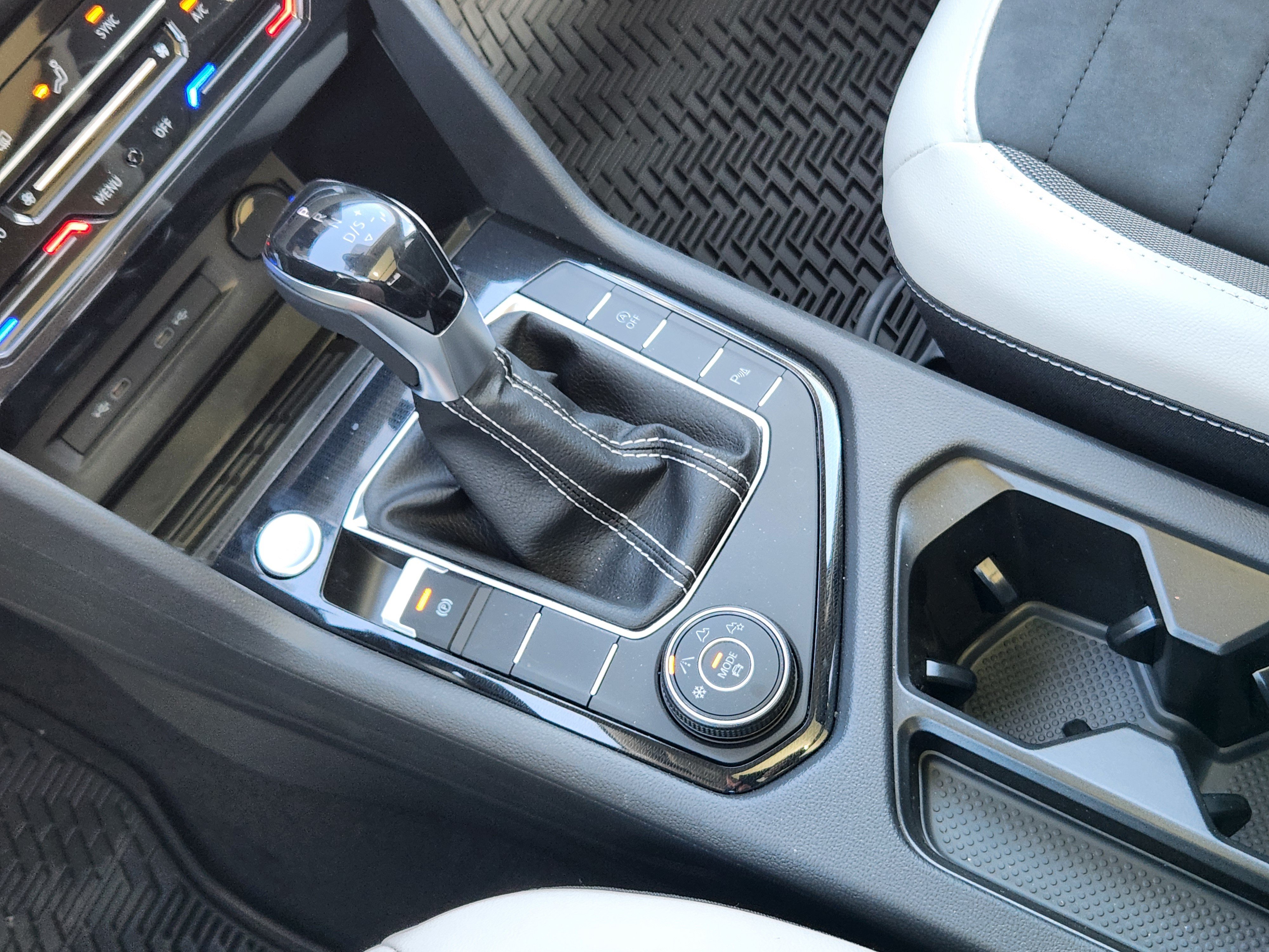 New 2026 Volkswagen Taos SE AWD/4WD image 13