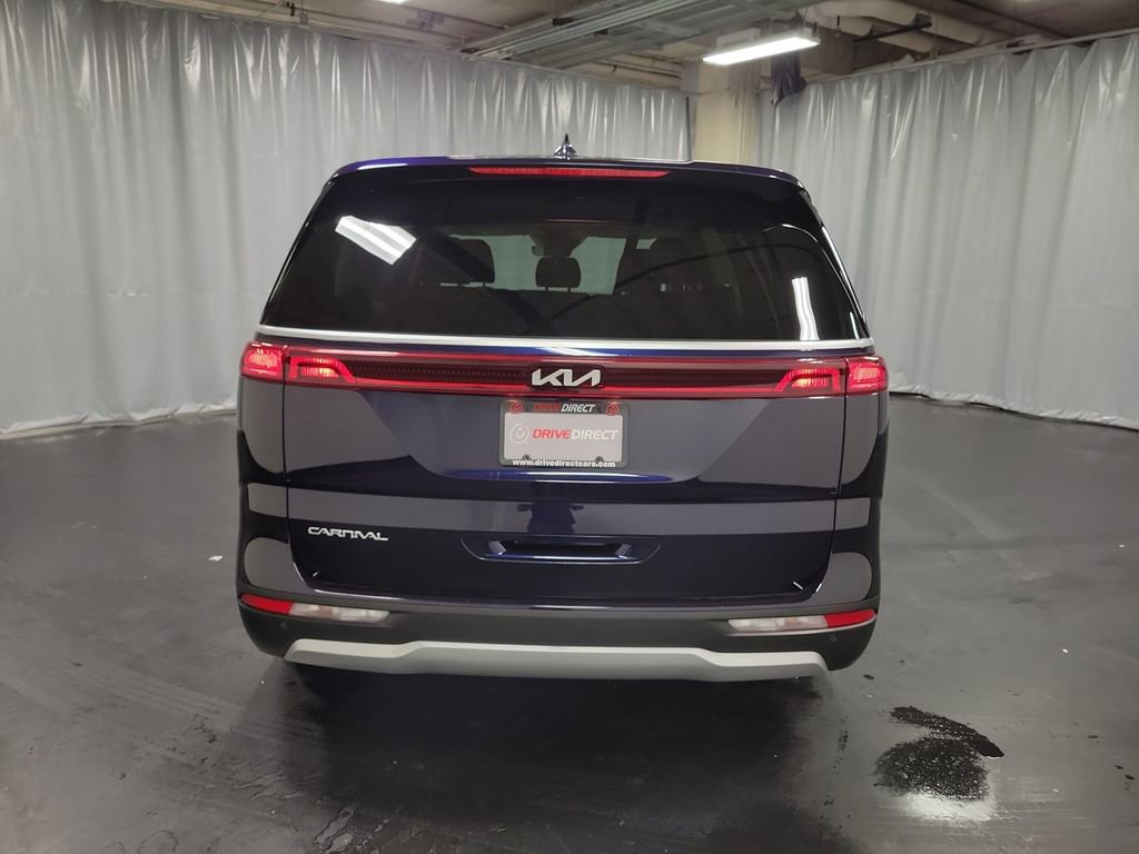Used 2024 Kia Carnival LX image 7