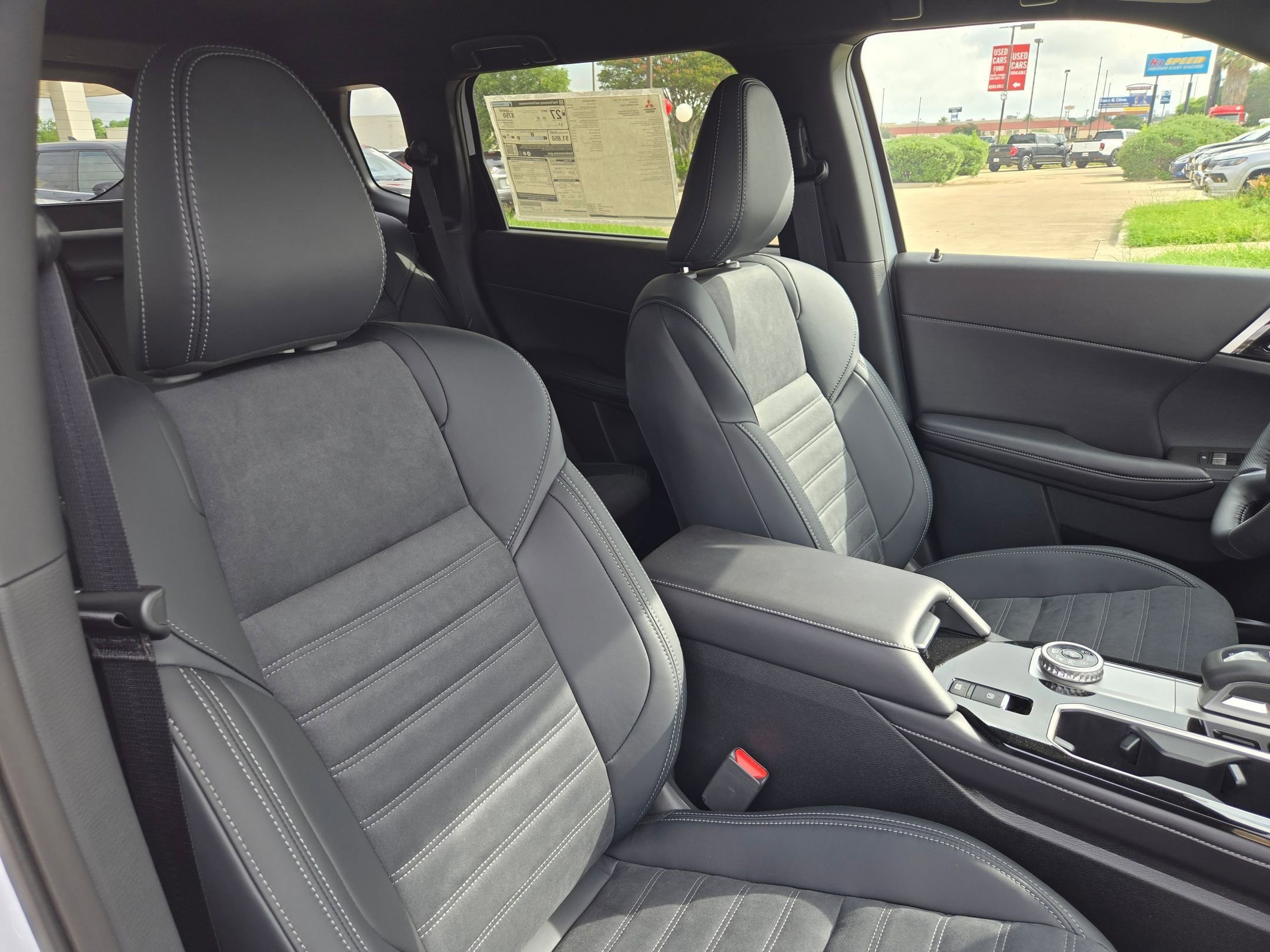 New 2026 Mitsubishi Outlander LE AWD/4WD image 23