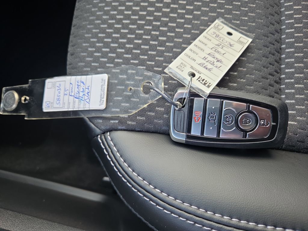 New 2025 Ford Escape SE image 31