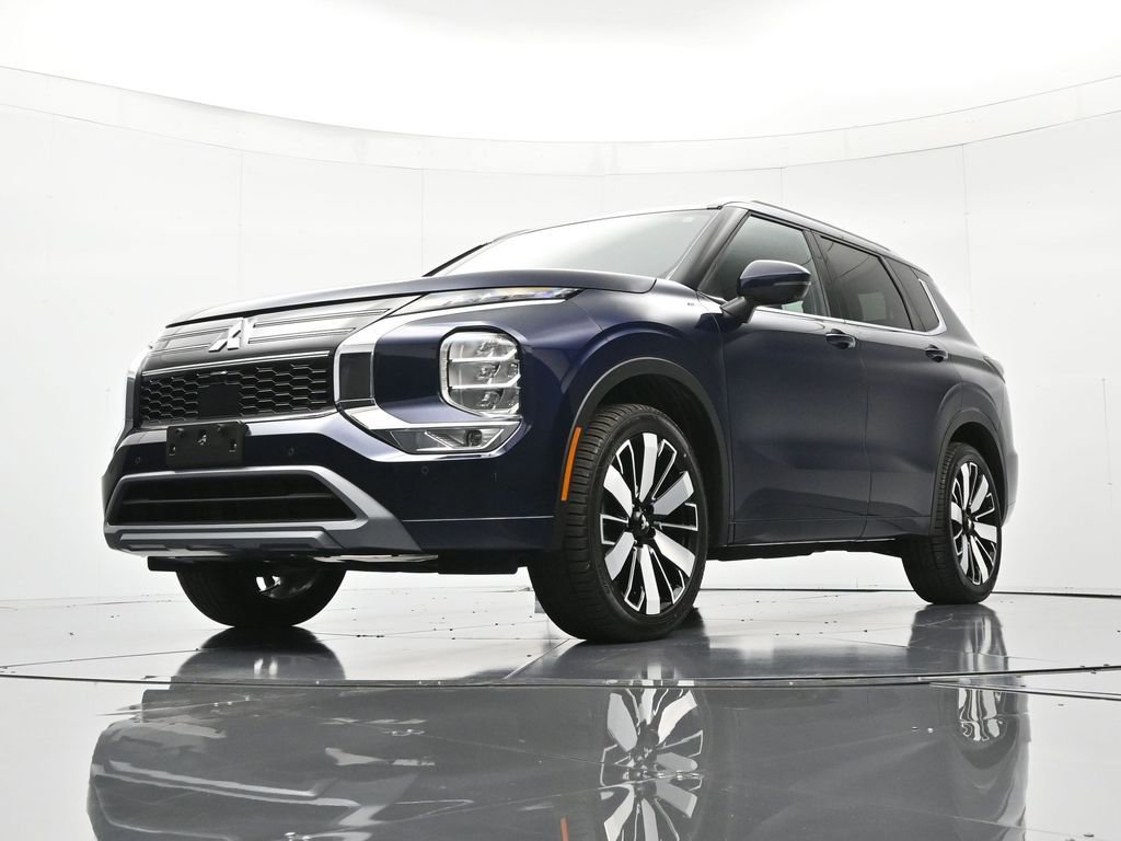 Used 2025 Mitsubishi Outlander SEL image 39