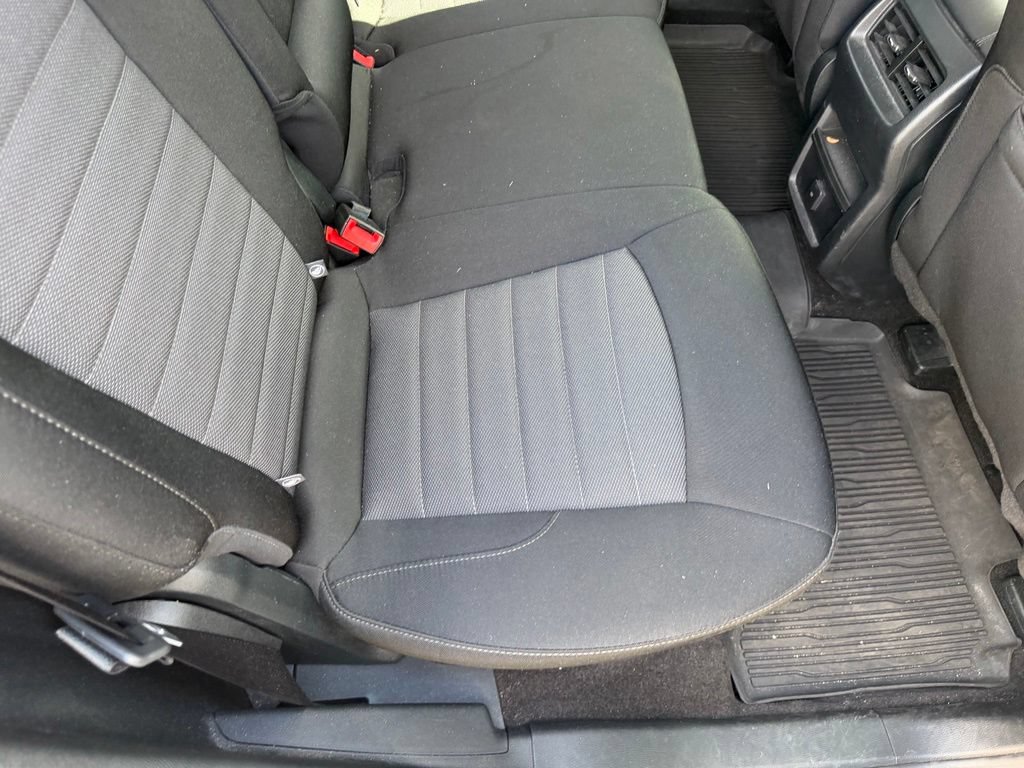 Used 2020 Ford Edge SE FWD image 16