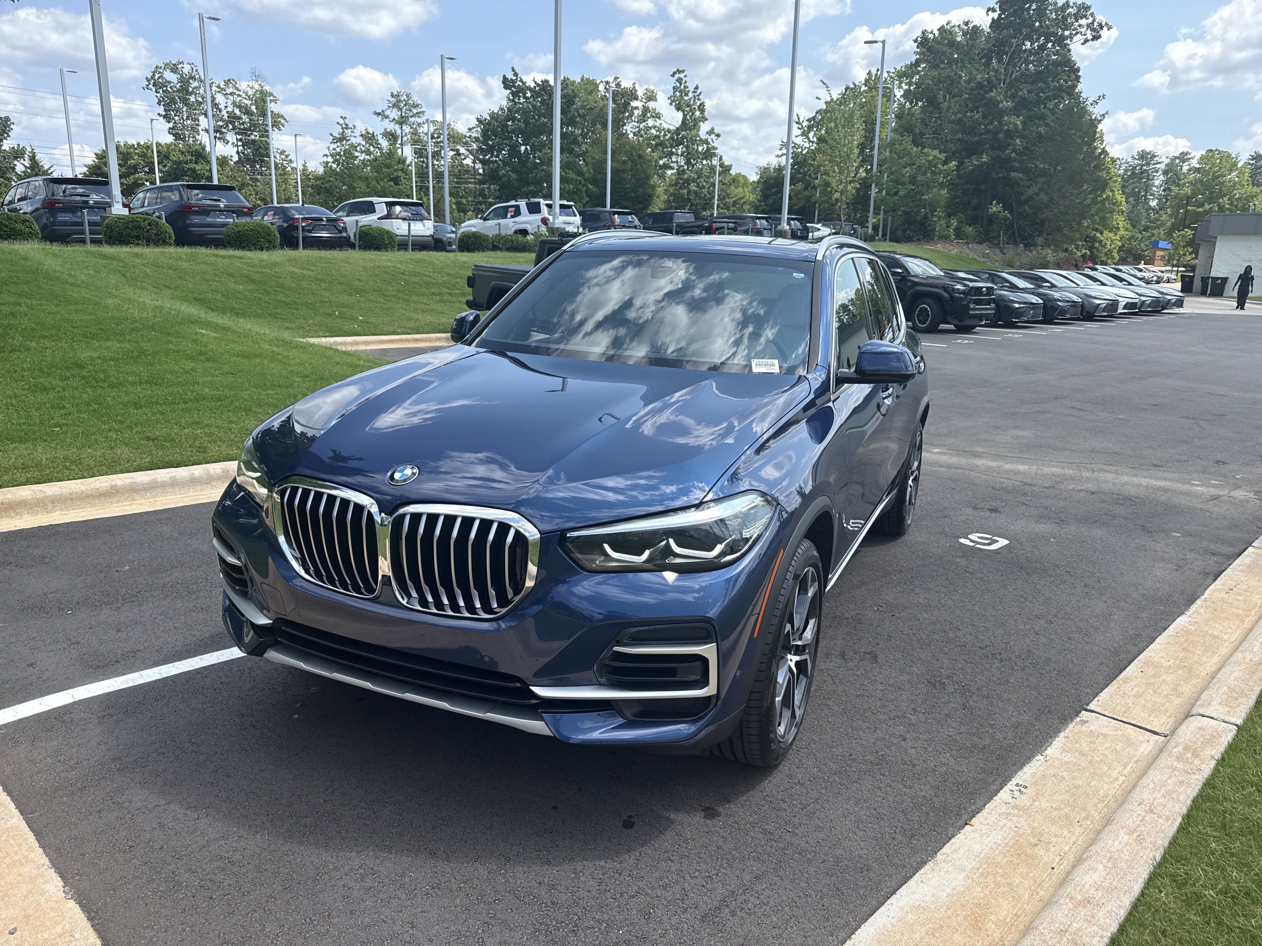 Used 2023 BMW X5 xDrive40i w/ Premium Package AWD/4WD image 5