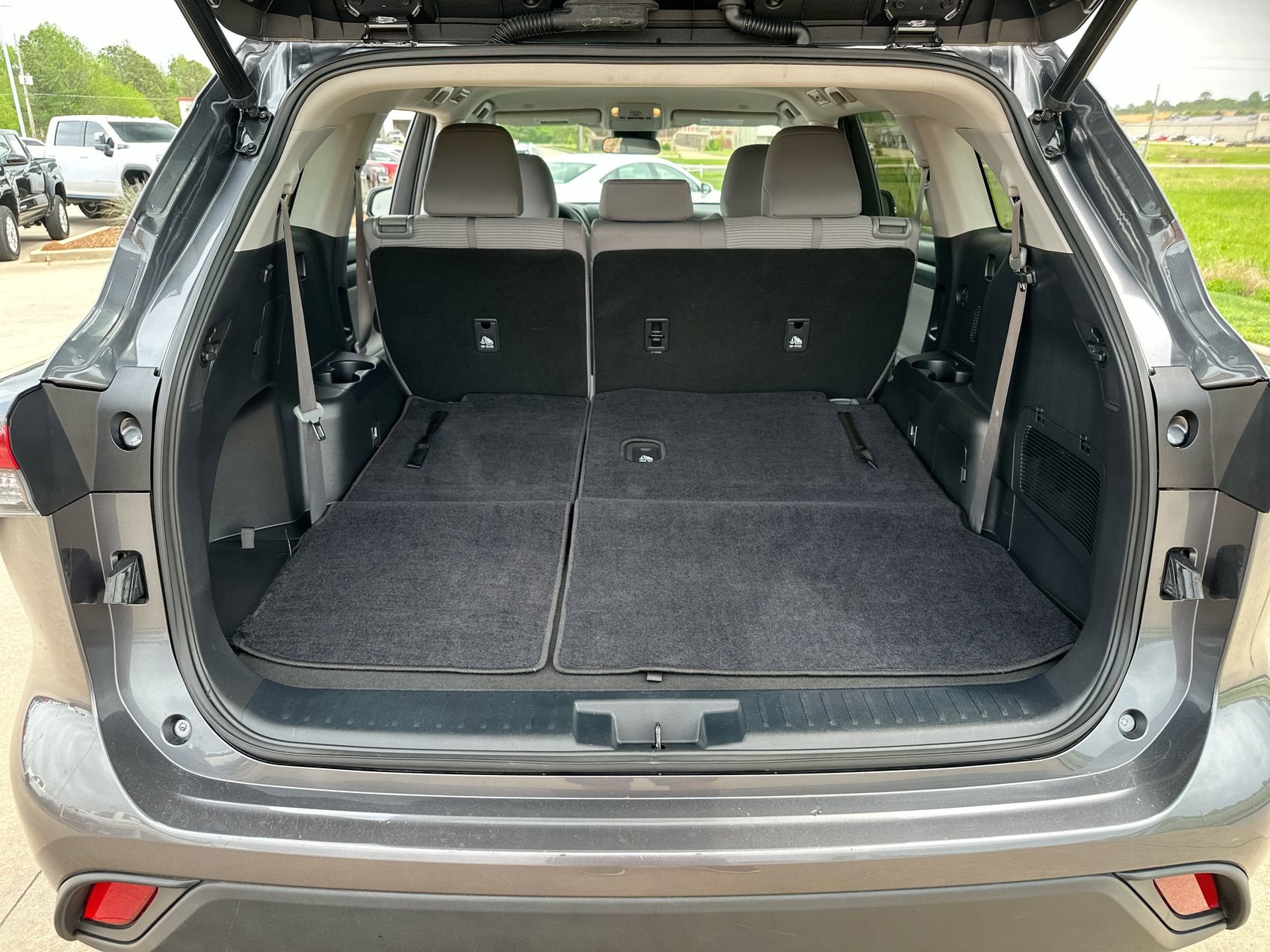 Used 2023 Toyota Highlander LE FWD image 20