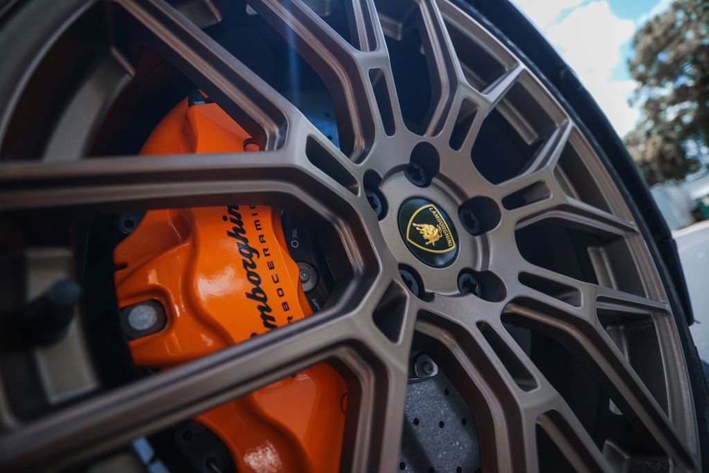 Used 2024 Lamborghini Huracan Sterrato AWD/4WD image 16