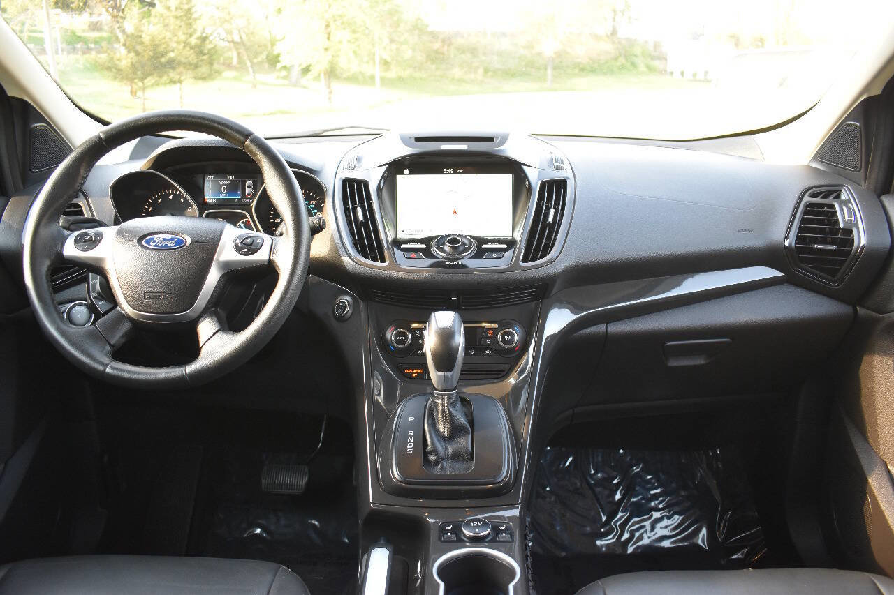 Used 2016 Ford Escape Titanium image 17
