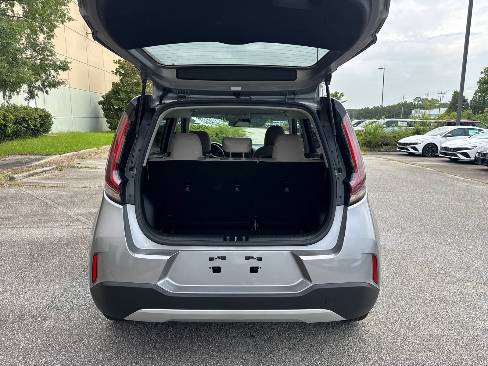 Used 2025 Kia Soul LX w/ LX Technology Package FWD image 18