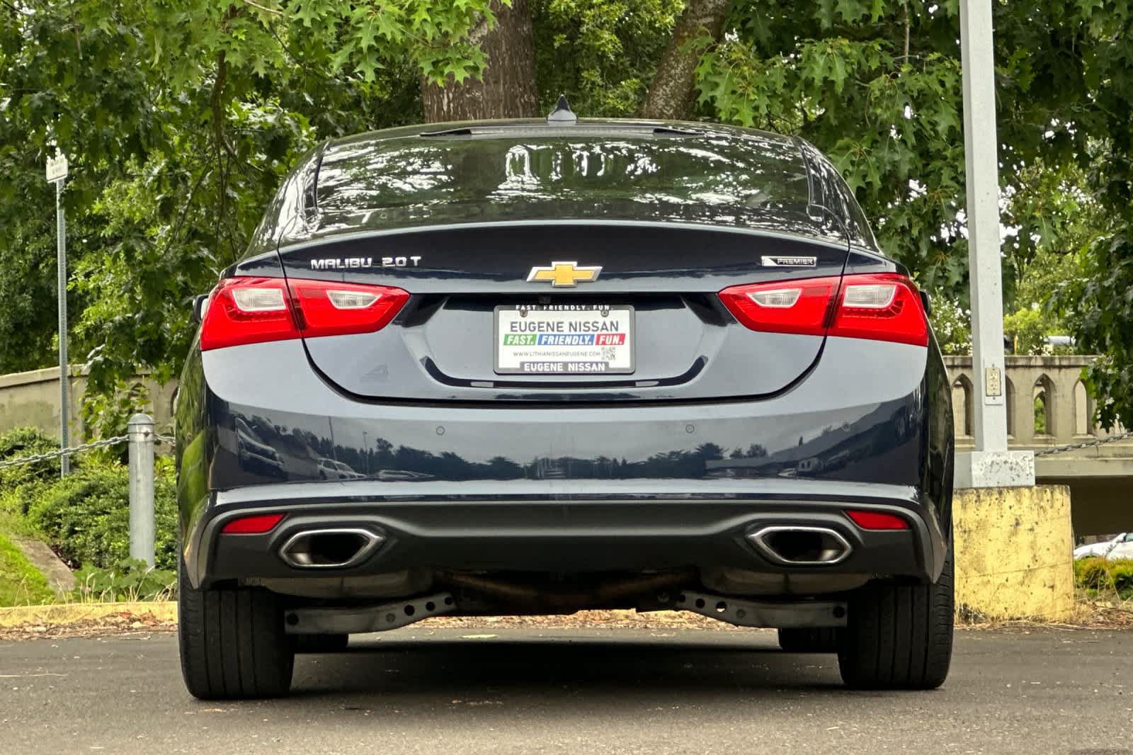 Used 2017 Chevrolet Malibu Premier w/ Premier Sun and Wheel Package FWD image 7