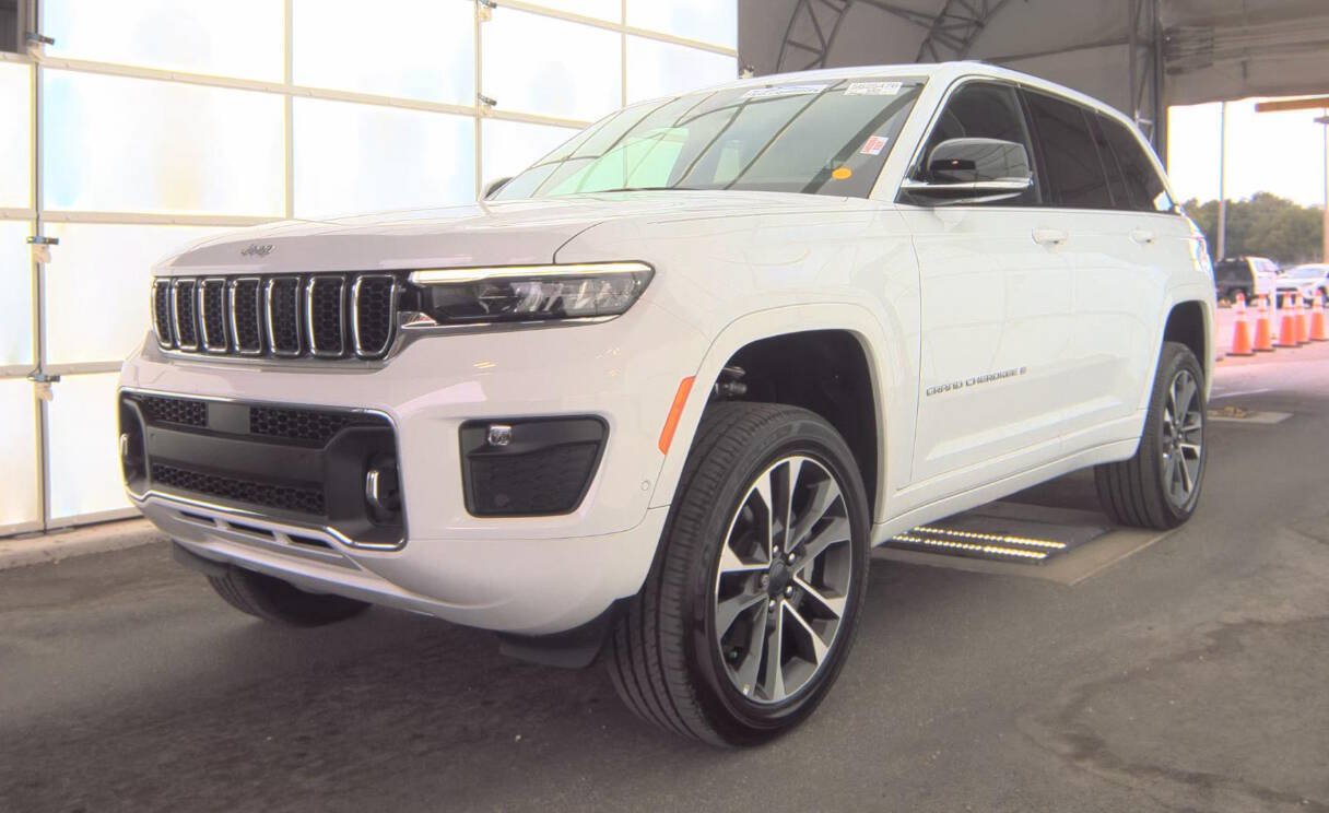 Used 2024 Jeep Grand Cherokee Overland AWD/4WD image 1