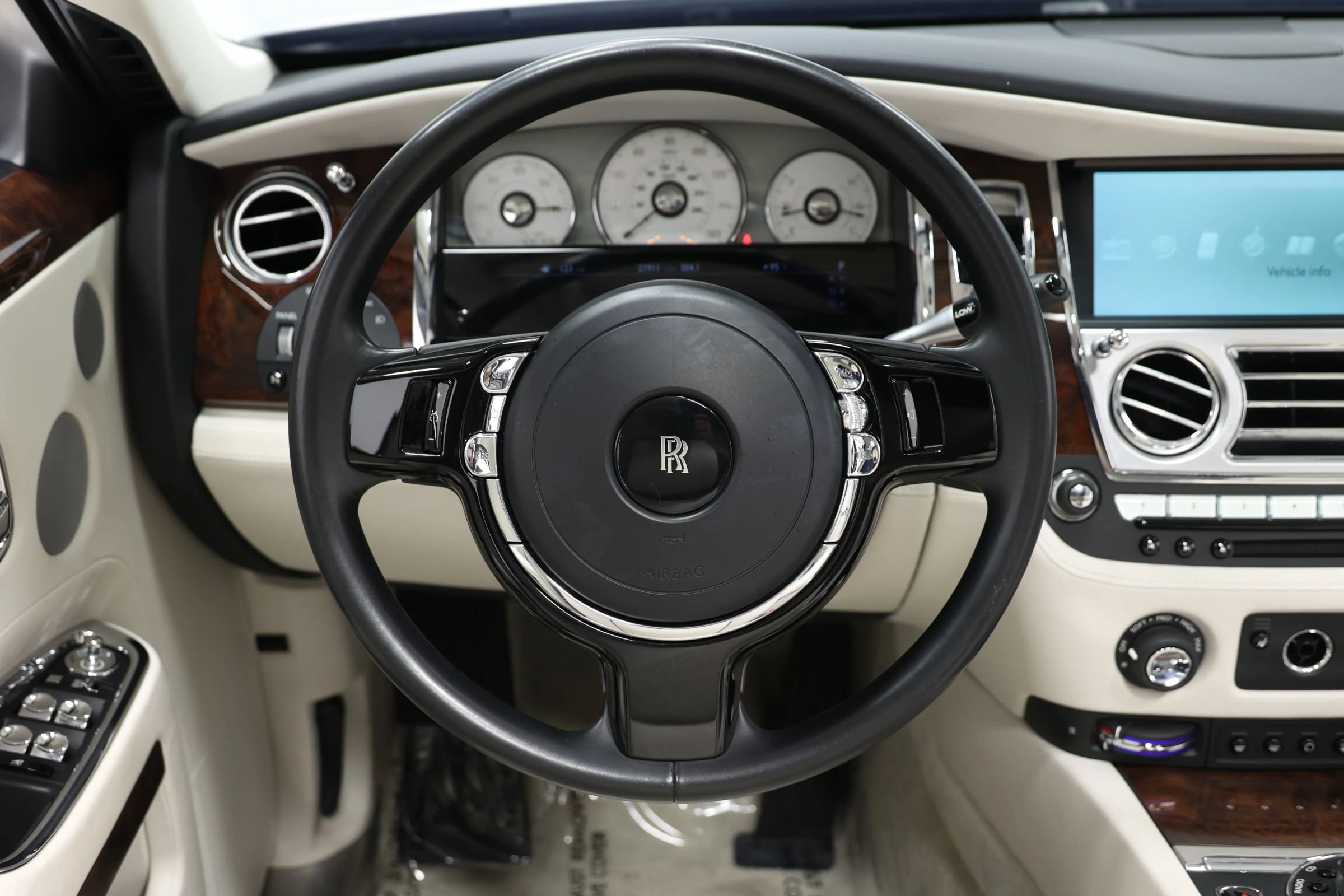 Used 2017 Rolls-Royce Ghost RWD image 28