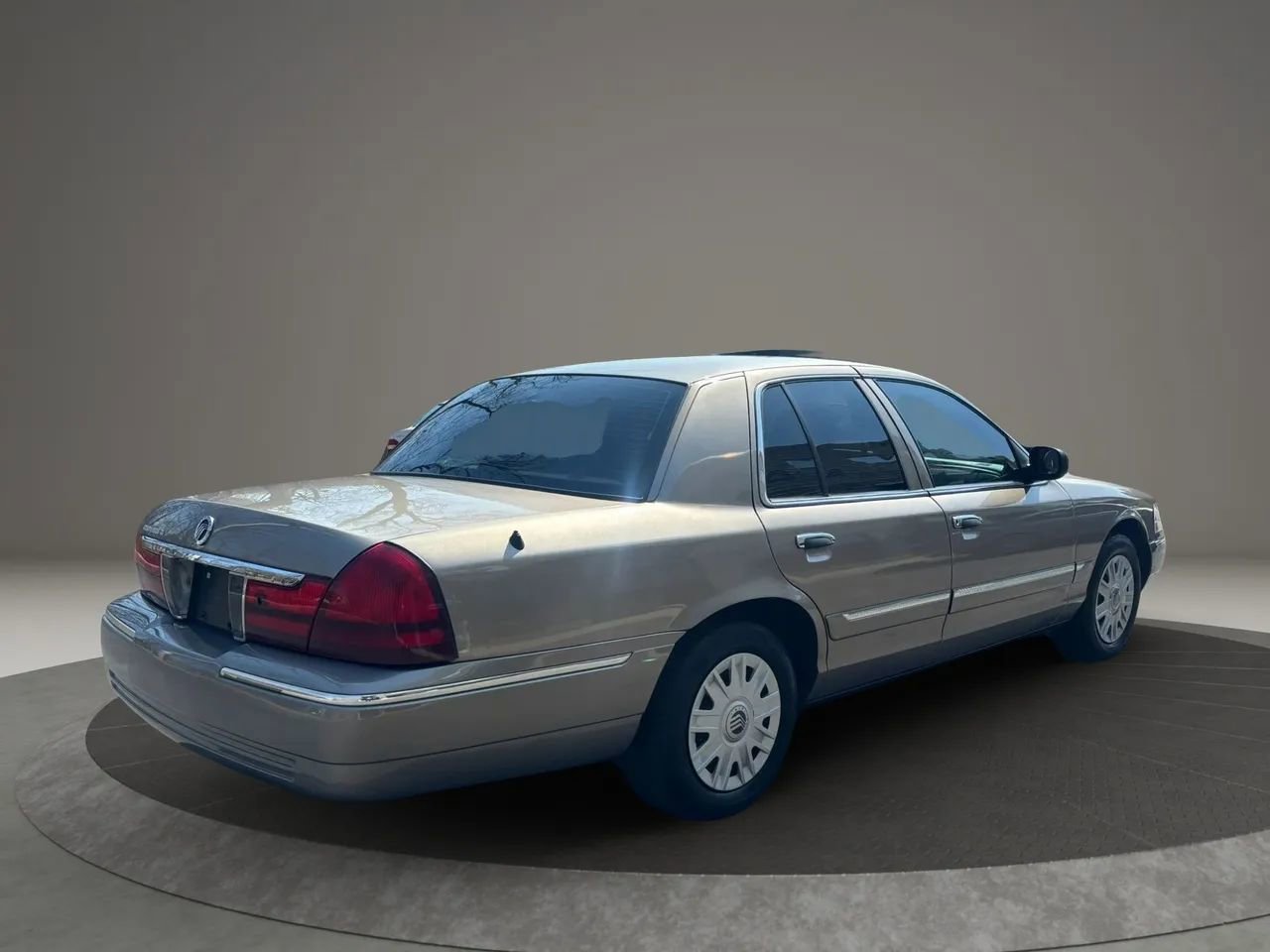 Used 2005 Mercury Grand Marquis GS image 4